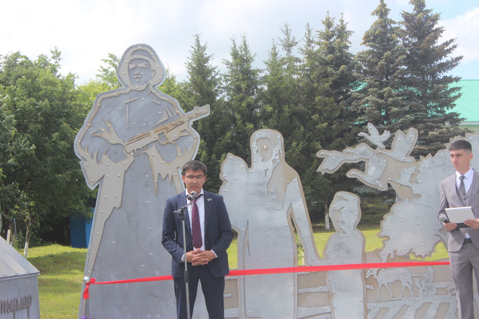 Урта Сәрдә авылында Бөек Ватан сугышы батырлары истәлегенә һәйкәл ачылды