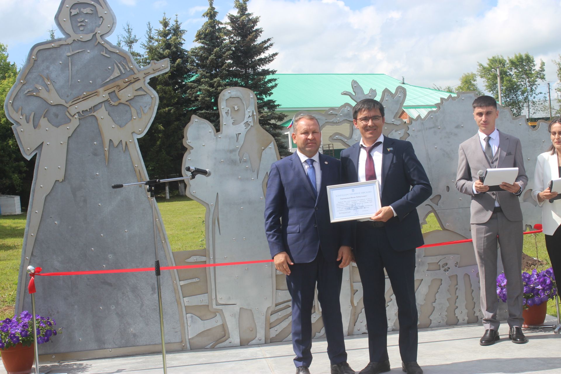 Урта Сәрдә авылында Бөек Ватан сугышы батырлары истәлегенә һәйкәл ачылды