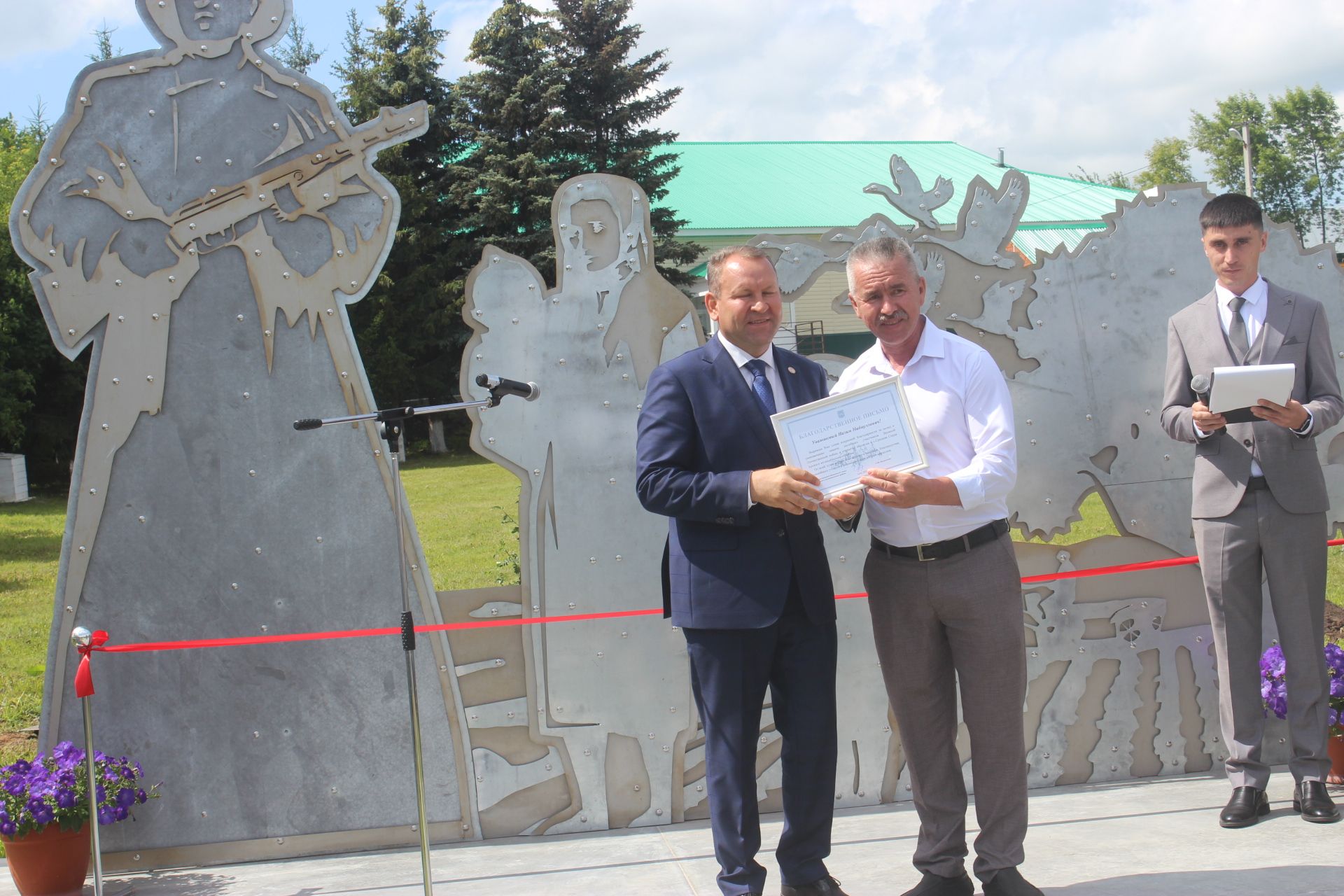 Урта Сәрдә авылында Бөек Ватан сугышы батырлары истәлегенә һәйкәл ачылды