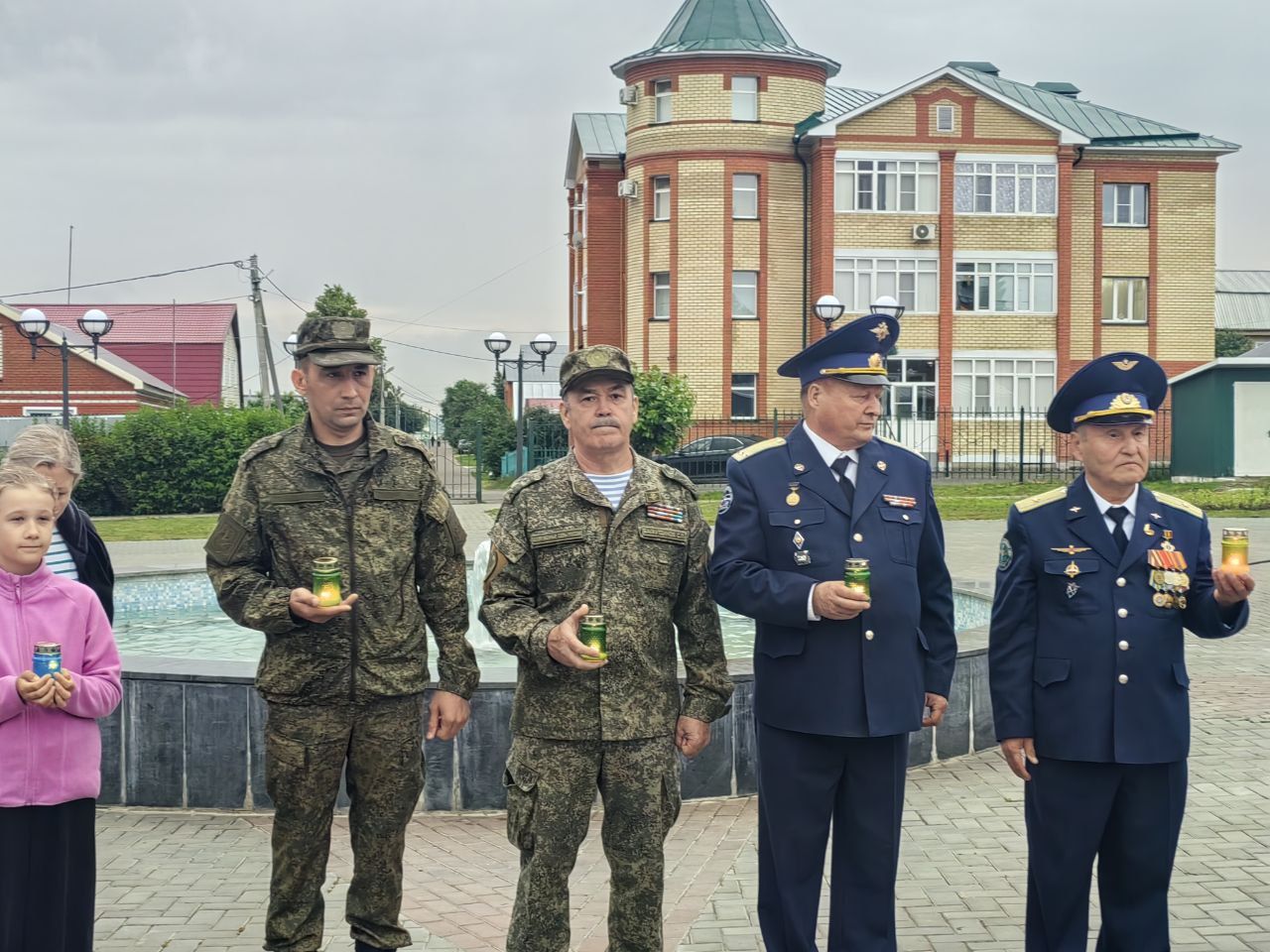 Арчада Бөек Ватан сугышында һәлак булганнар истәлегенә шәмнәр кабыздылар
