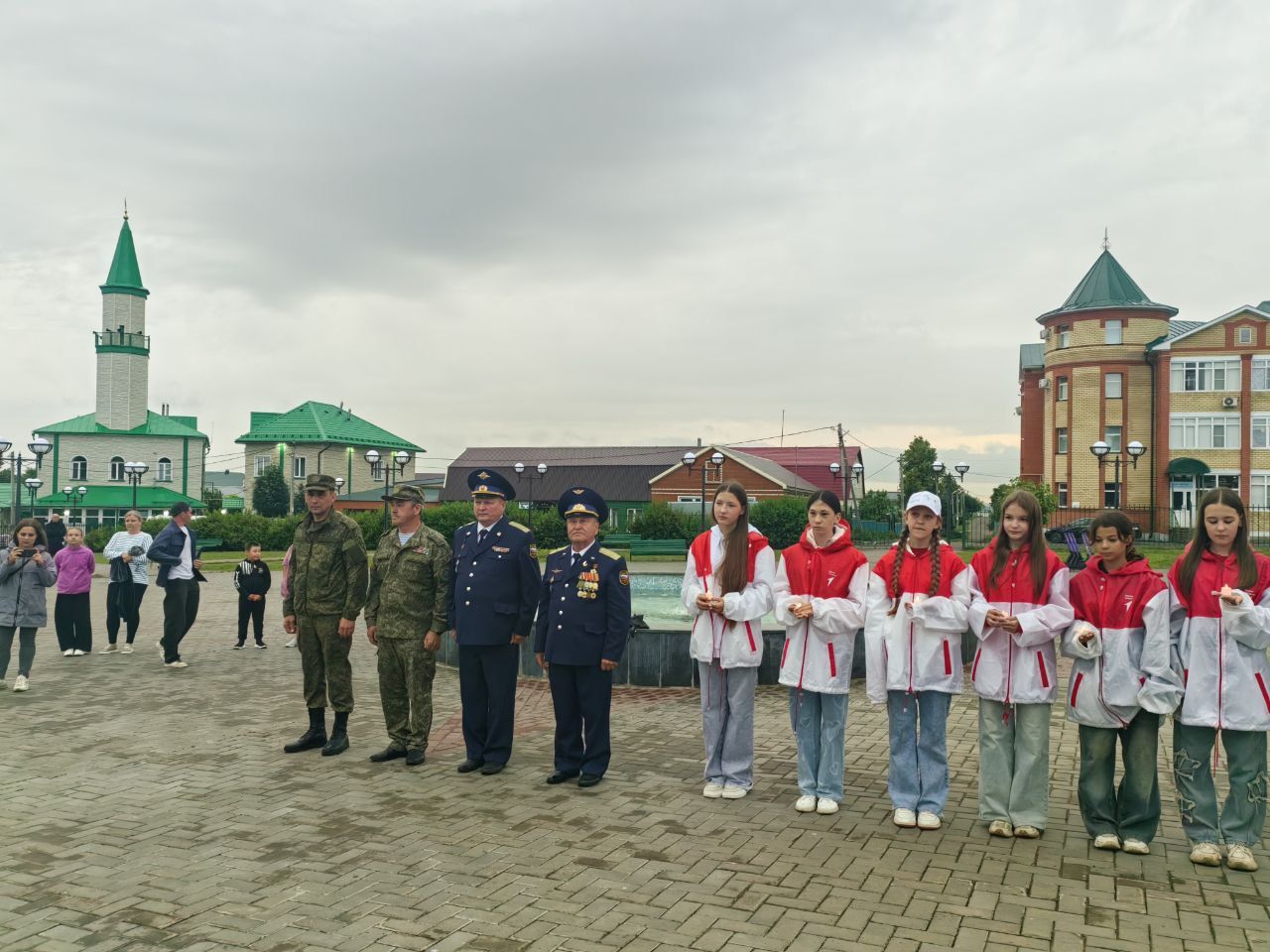 Арчада Бөек Ватан сугышында һәлак булганнар истәлегенә шәмнәр кабыздылар