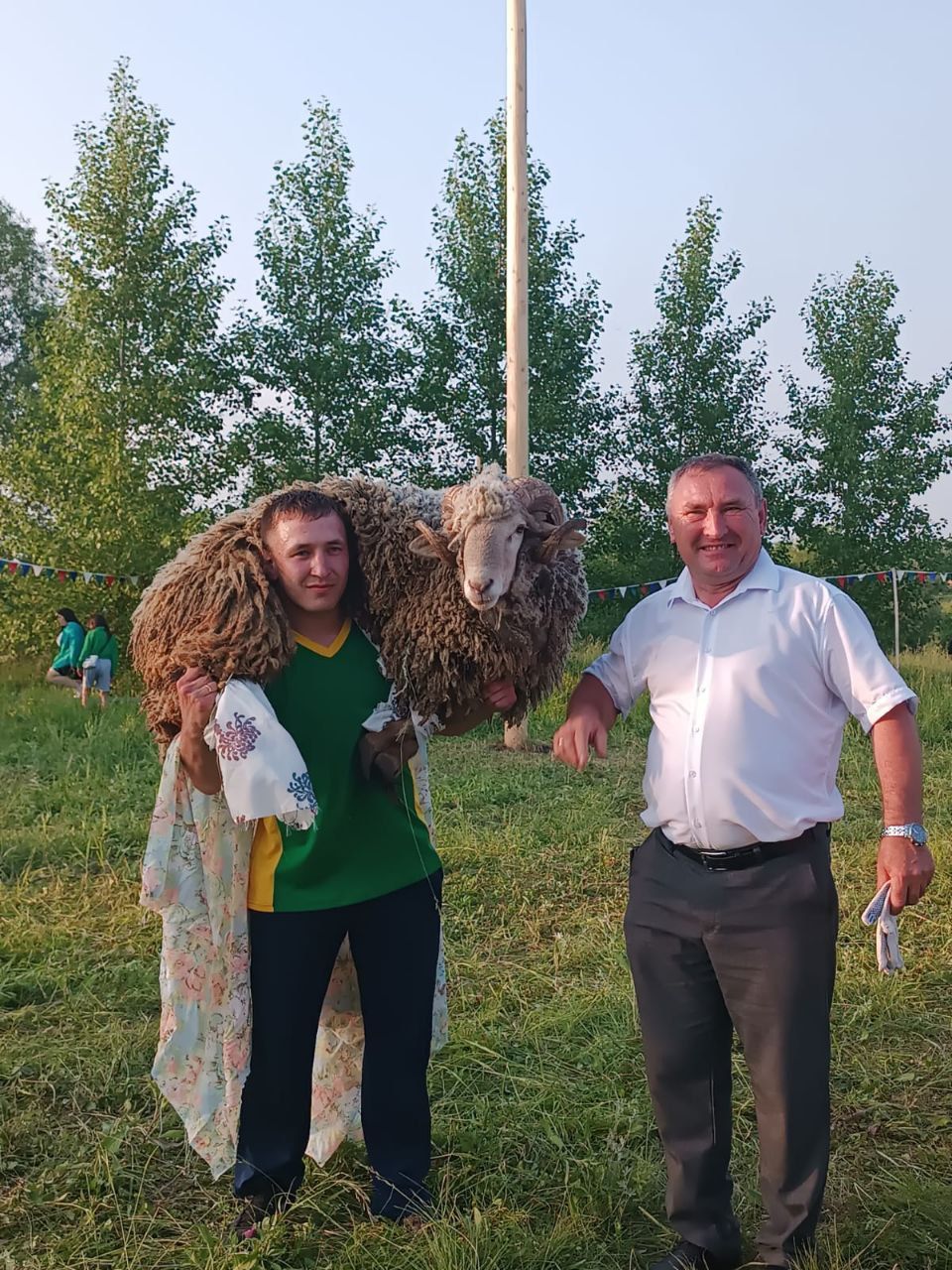 Яңа Кенәр авылында өч көрәшче тәкә алды
