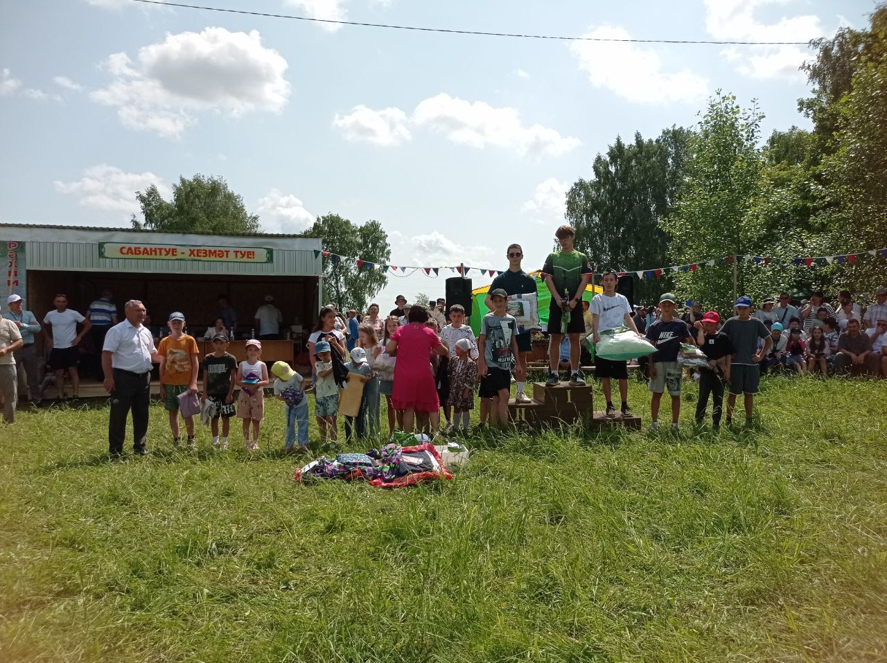 Яңа Кенәр авылында өч көрәшче тәкә алды