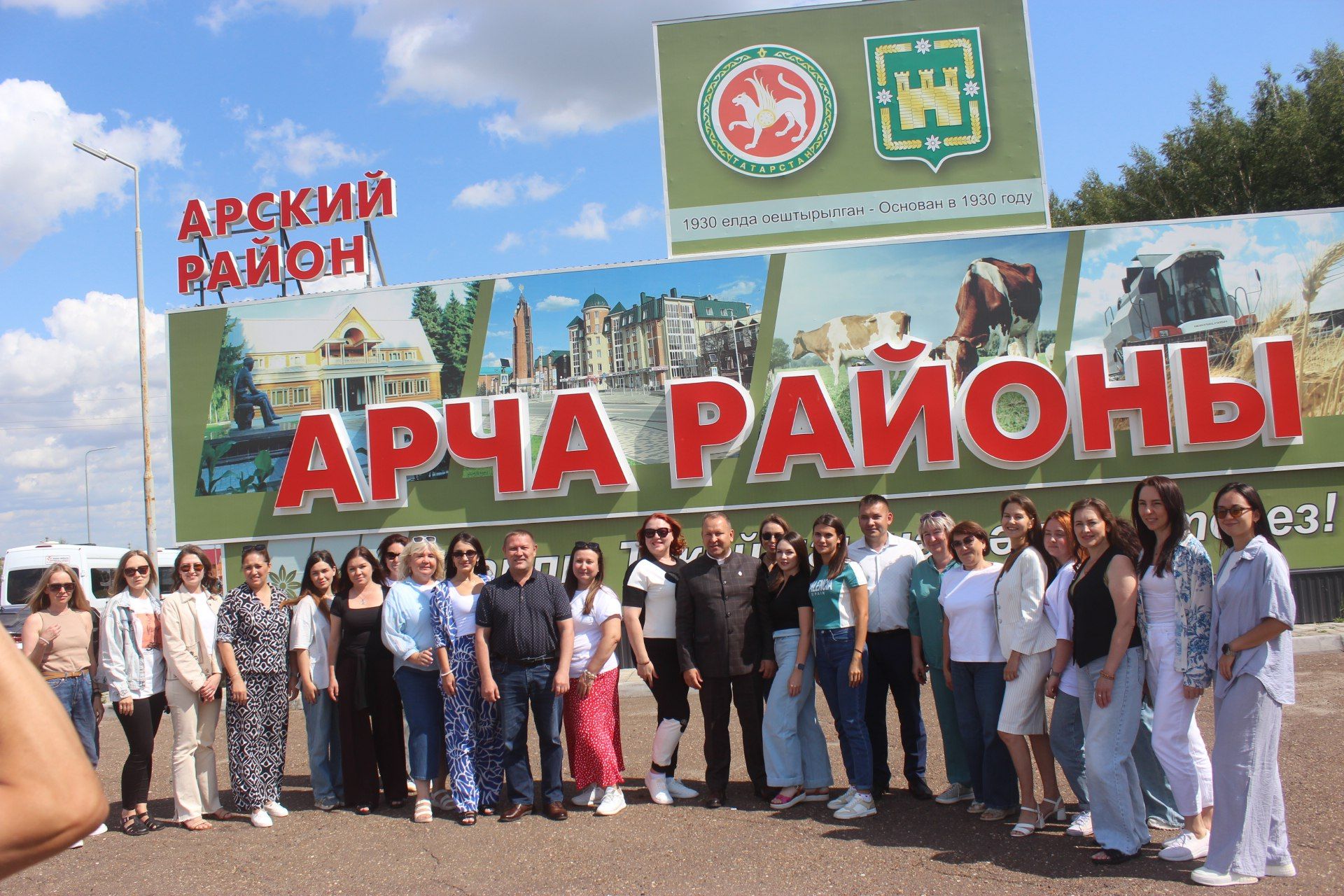 Марат Җәббаров Арча районында яңа төзеләчәк сөтчелек комплексына нигез ташы салуда катнашты