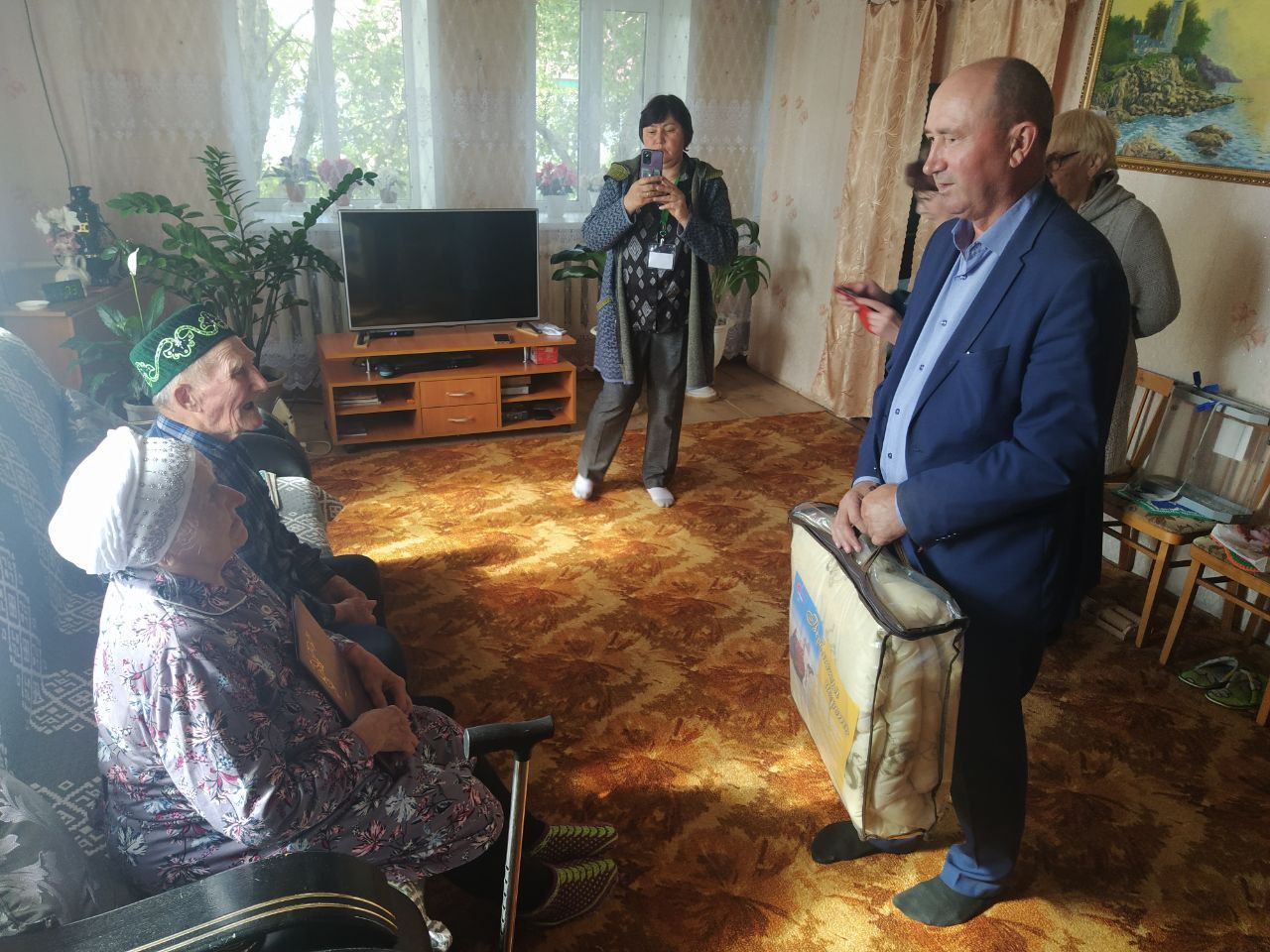 Иске Кенәр авылында гомер итүче Халисә һәм Әхмәтгали Сәфәровлар өйдә тавыш бирде