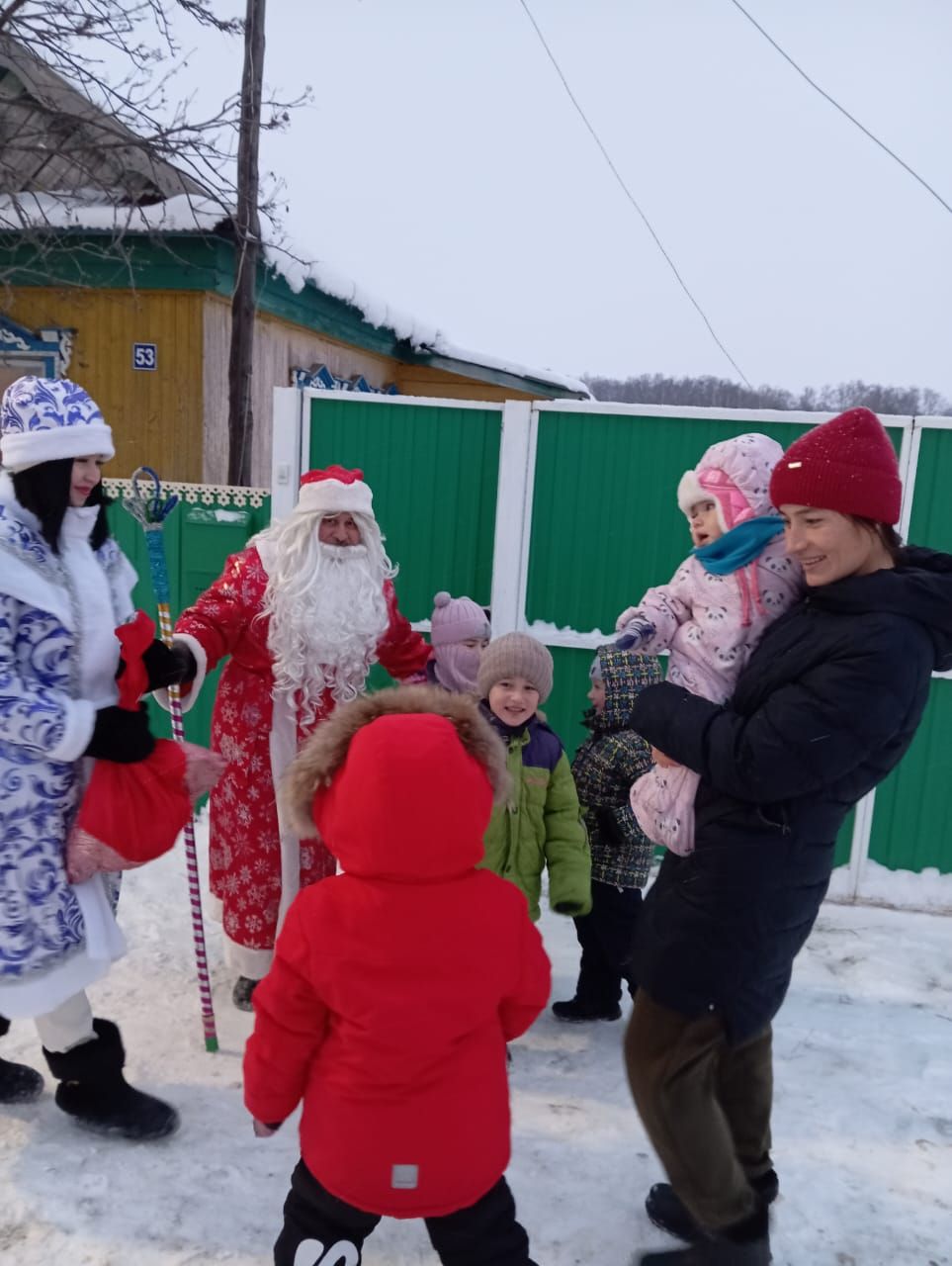 Урта Сәрдәгә Кыш бабай килгән