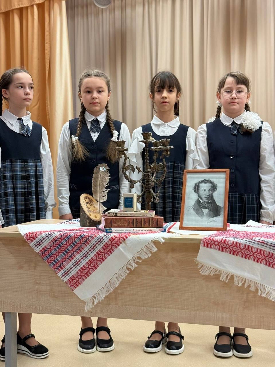 Арчаның алтынчы мәктәбендә Пушкин истәлегенә багышланган әдәби-музыкаль кичә узды