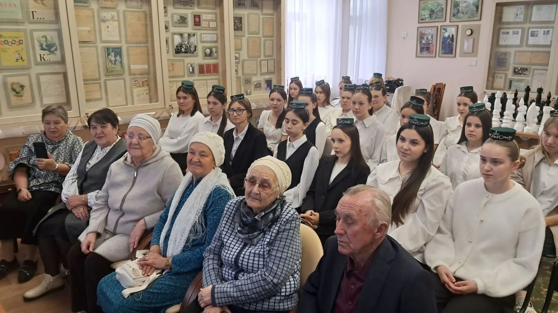 Әлифбачылар Сәләй ага белән Рәмзия апаны искә алдылар