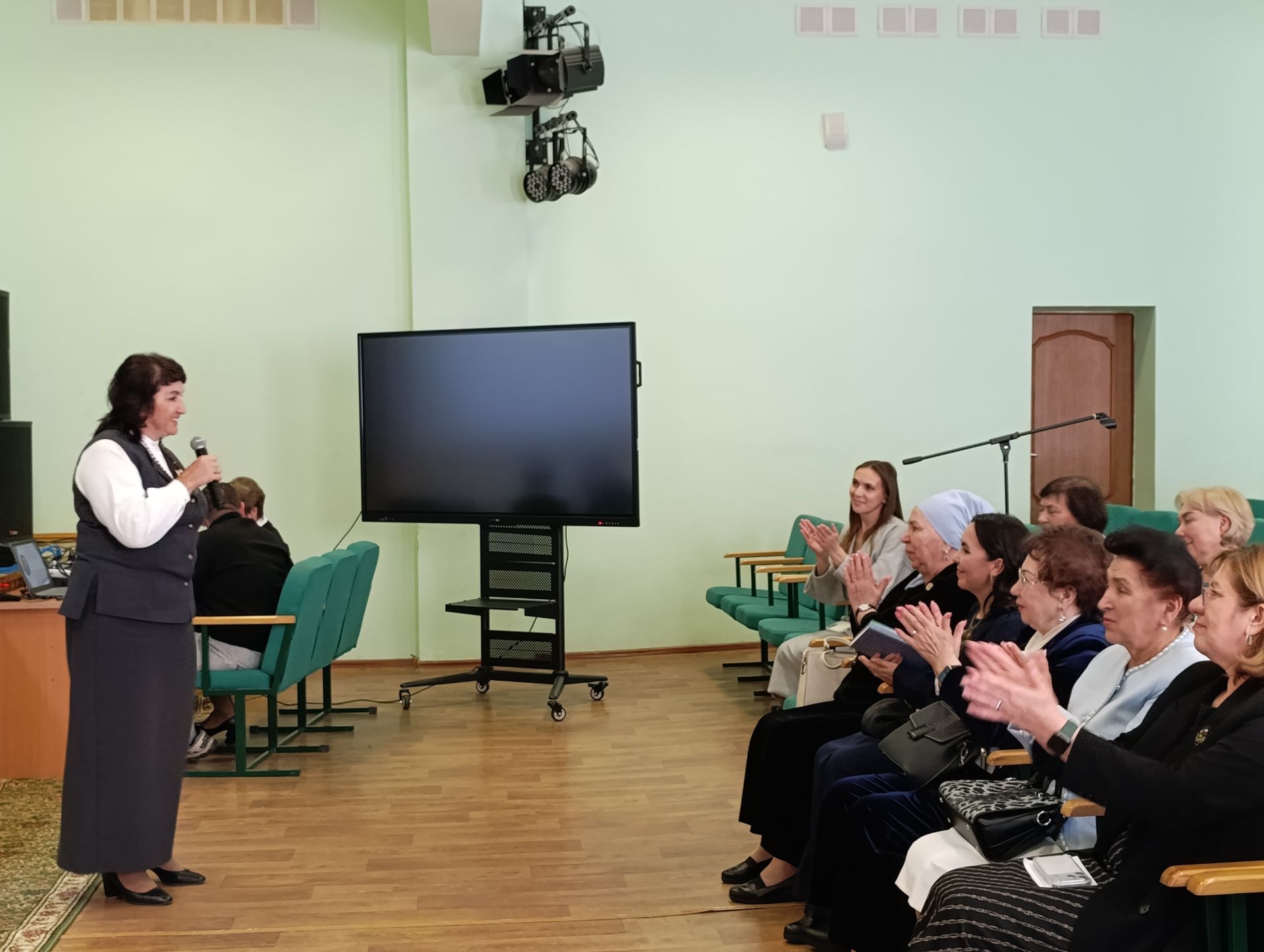 Күңелләр кузгалды, еладык та...