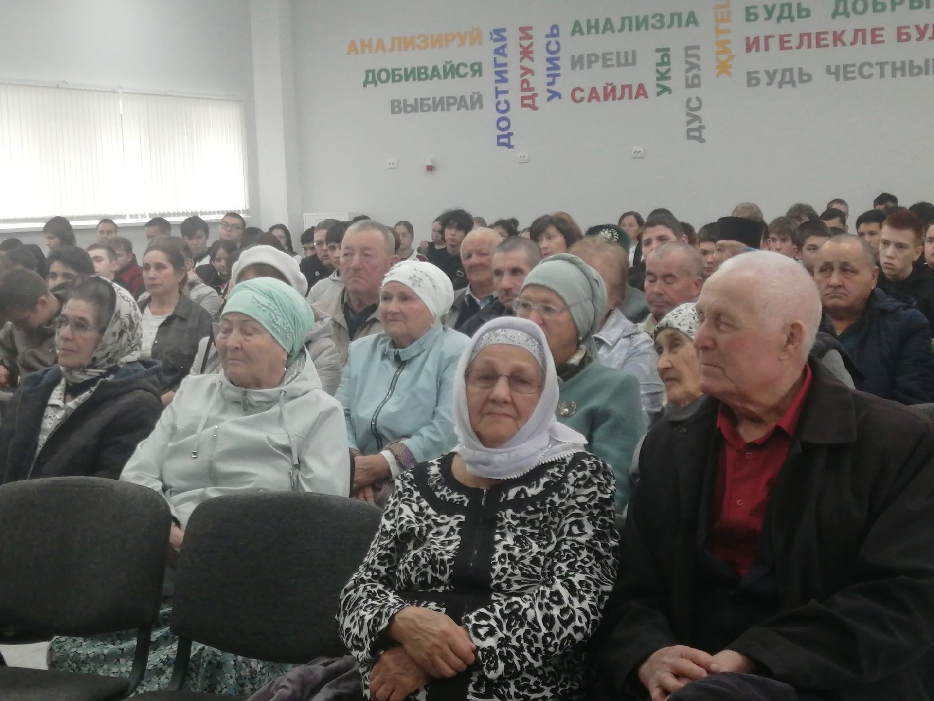 Әлмәт театры артистлары Лесхозга килде