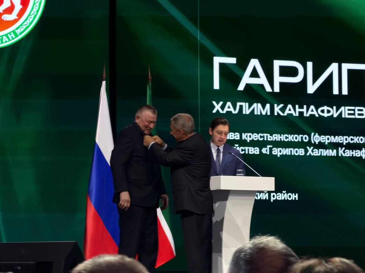 Арча районының «Гарипов Х.К.» КФХ җитәкчесе  Хәлим Гариповка «Татарстан Республикасының атказанган авыл хуҗалыгы хезмәткәре» дигән мактаулы исем бирелде!