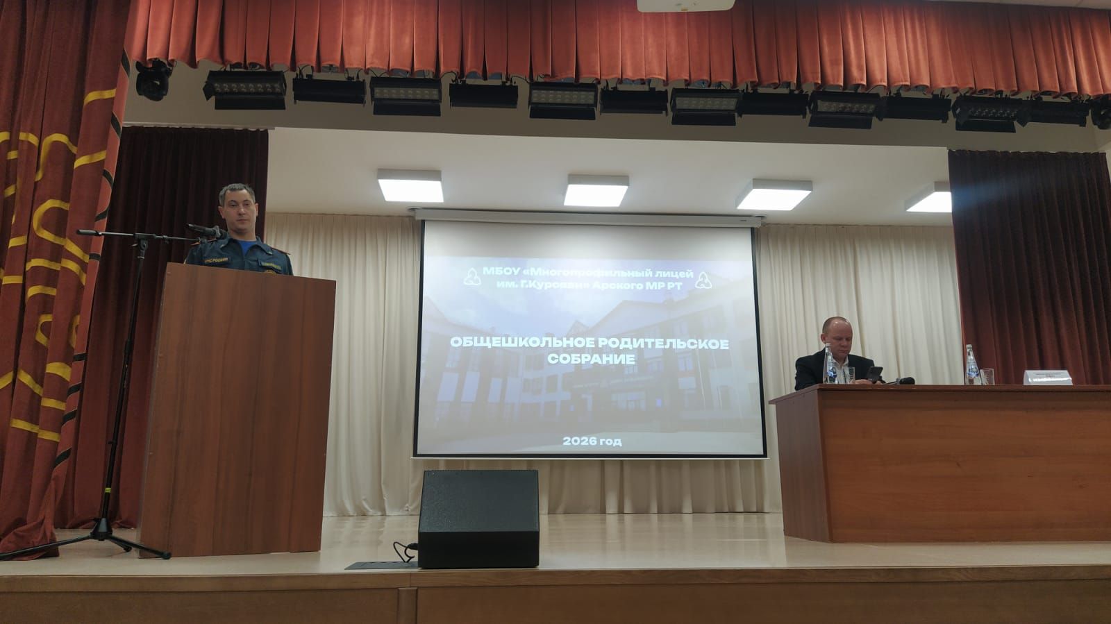 Г.Курсави исемендәге лицейда әти-әниләр җыелышында җитди мәсьәләләр турында сөйләшенде