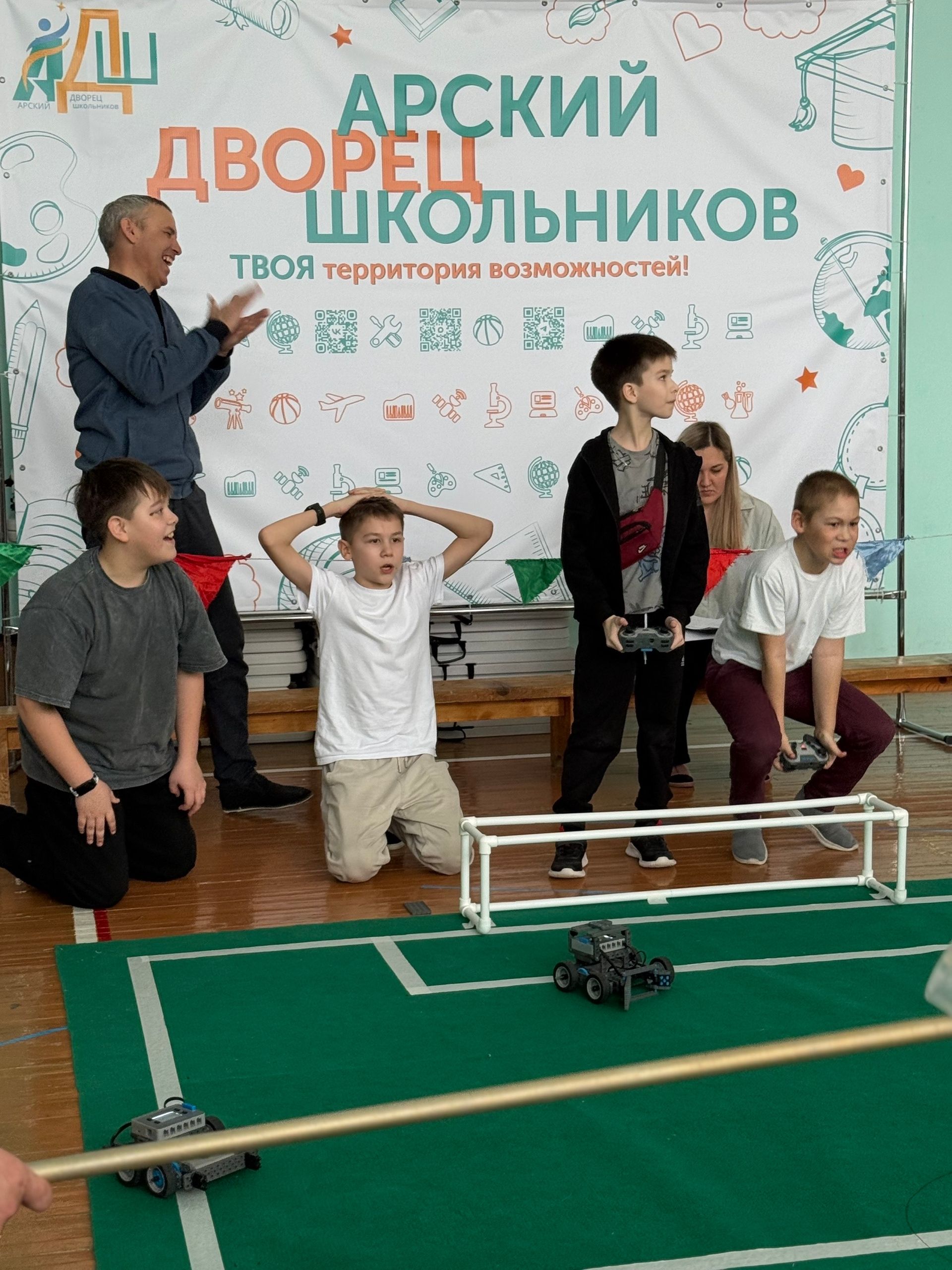 В Арском дворце школьников прошёл турнир по робофутболу