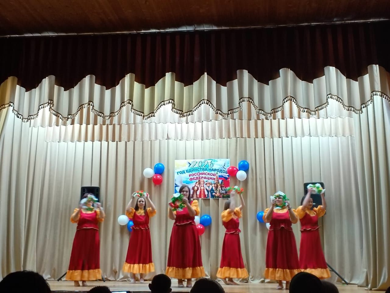 Пөшәңгәрдә Халыклар бердәмлеге елына багышланган концерт узды