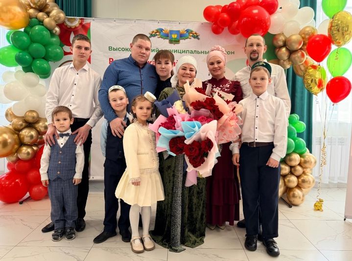 Безнең кызлар - беренче!
