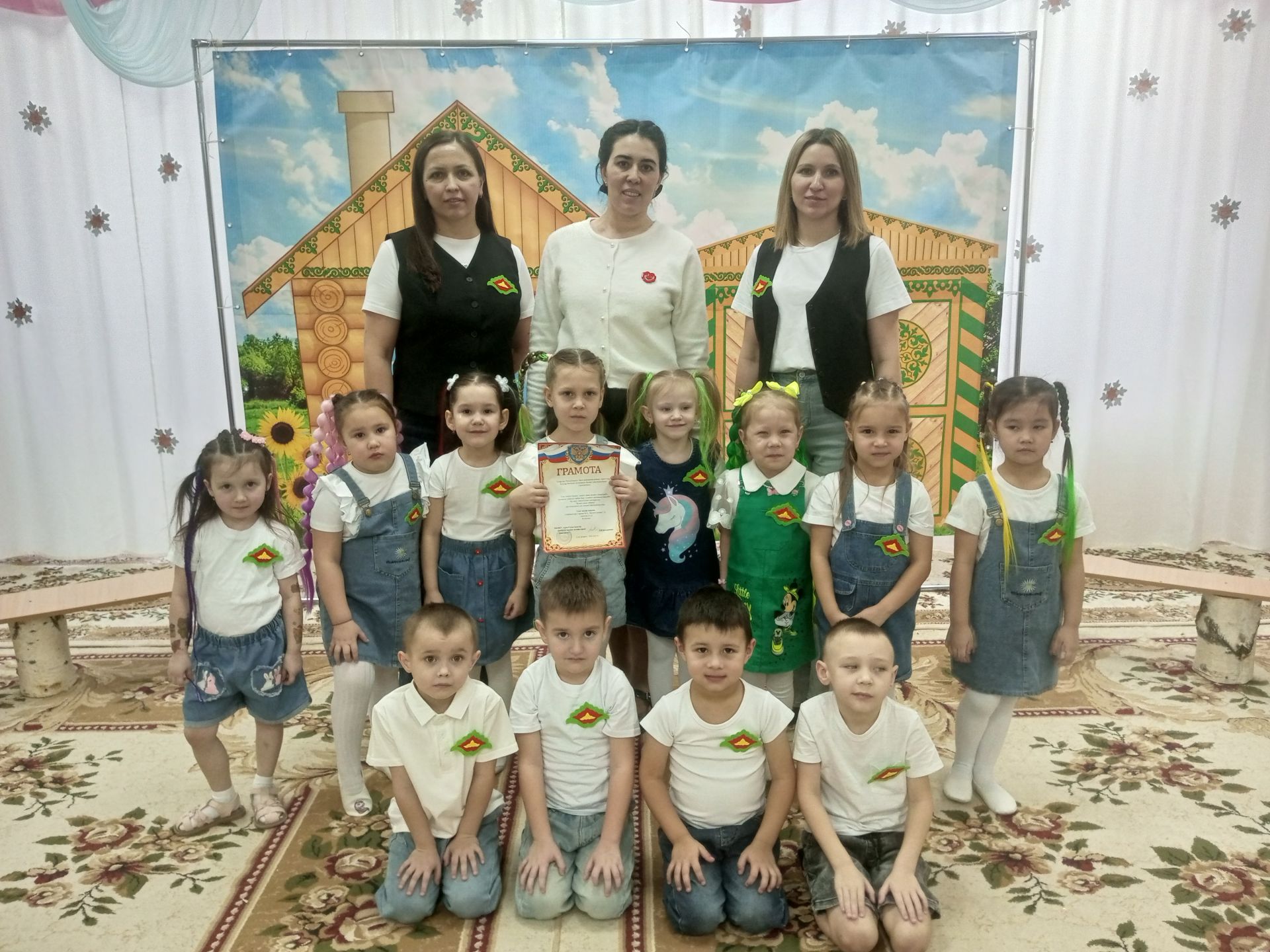 “Татарча сөйләшәбез, татарча уйныйбыз”: Арчаның тугызынчы балалар бакчасында уен-тамаша