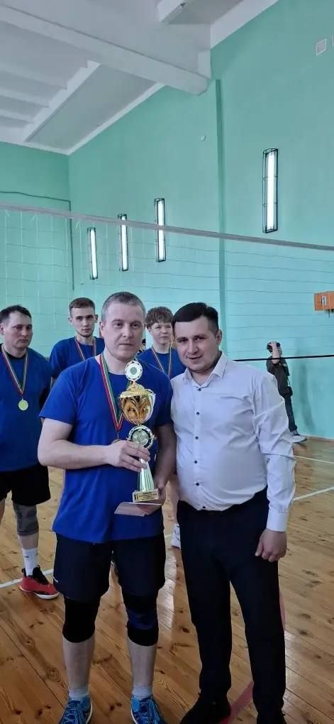 Волейболчы егетләр ярышты