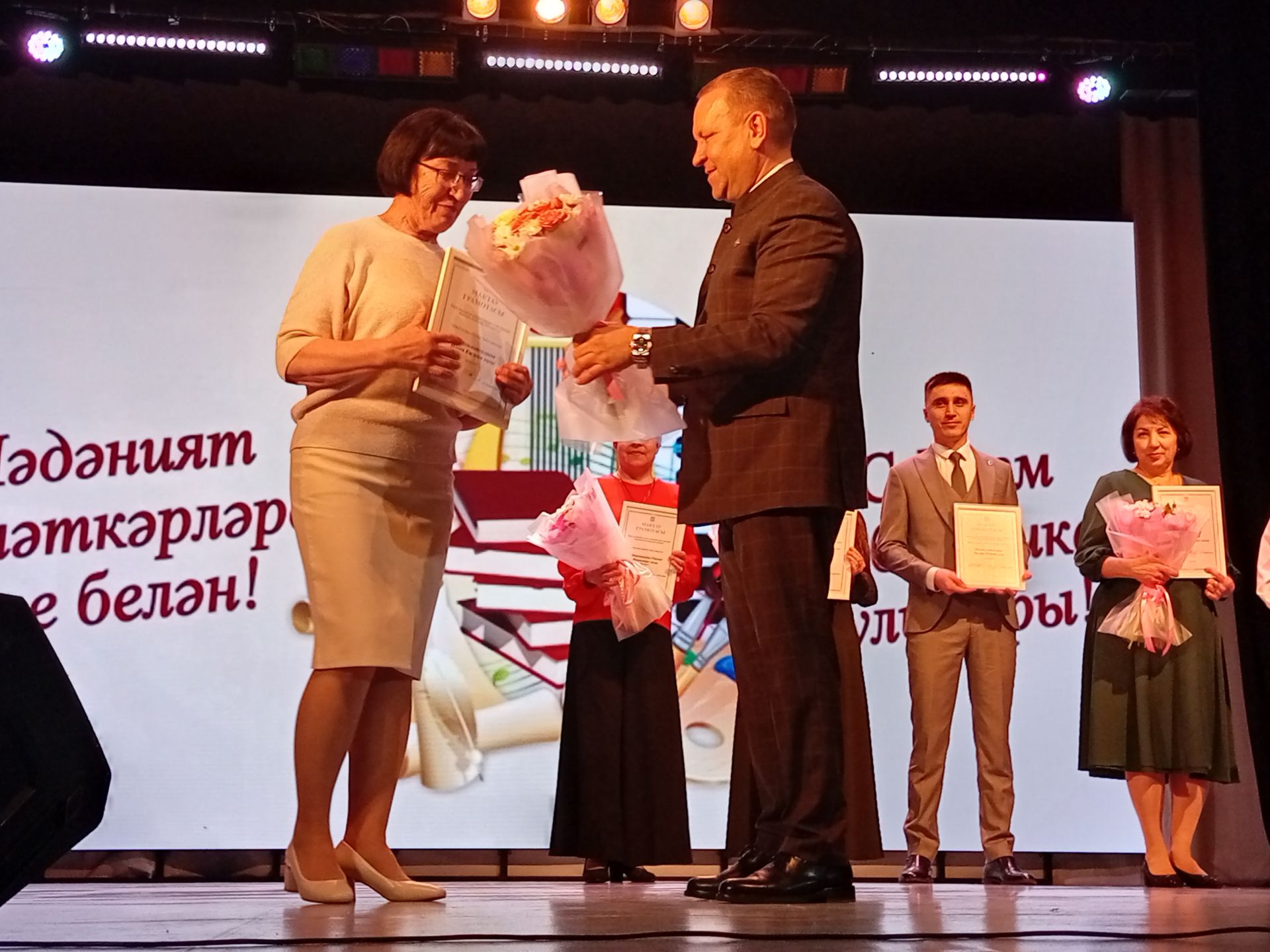 Мәдәният хезмәткәрләренең үзләре өчен бәйрәм оештырылды