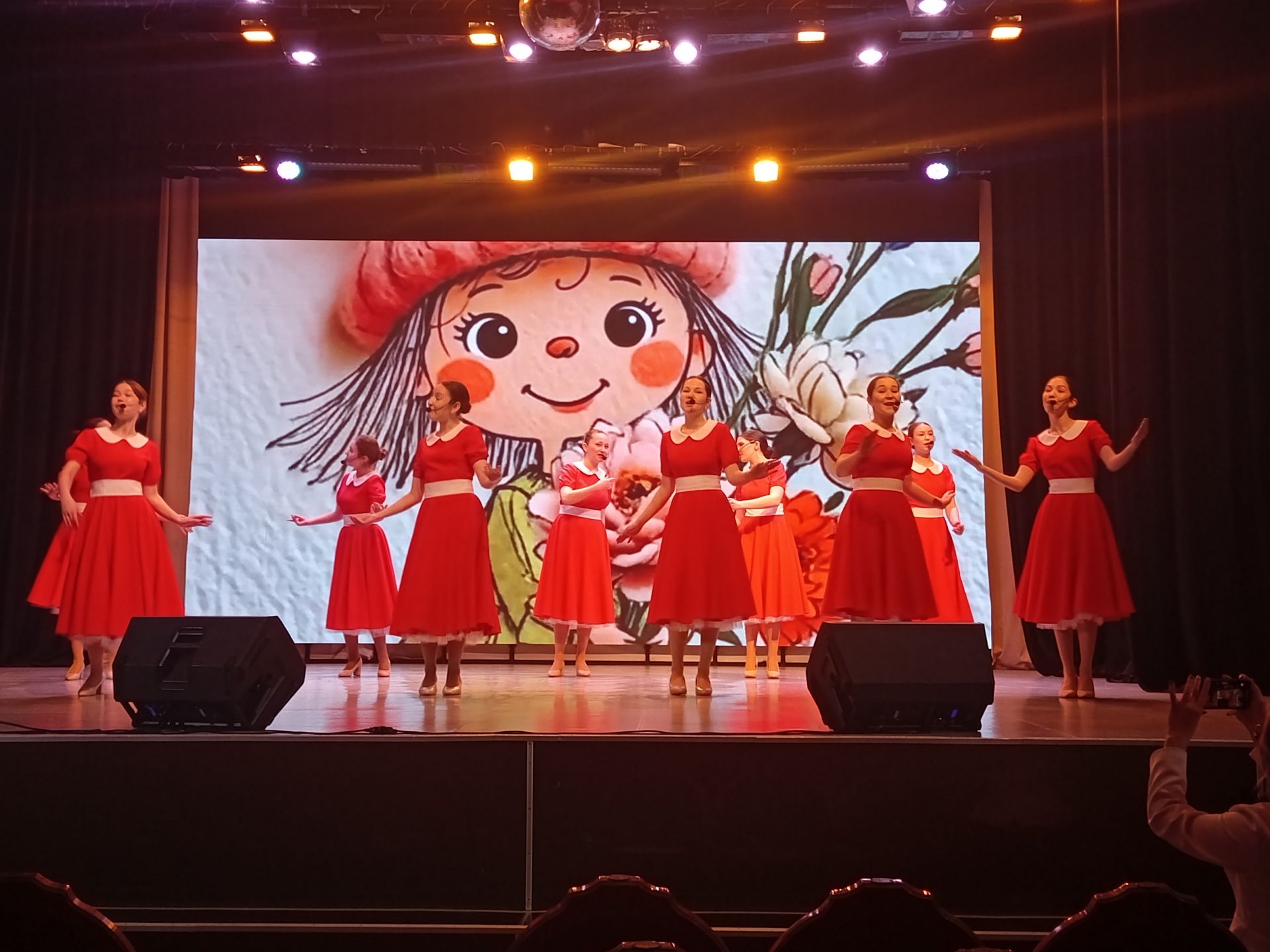 Әниләргә һәм хатын-кызларга бәйрәм бүләге