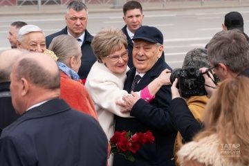 Казанда Габдулла Тукайның һәйкәле янында тантана (фоторепортаж)