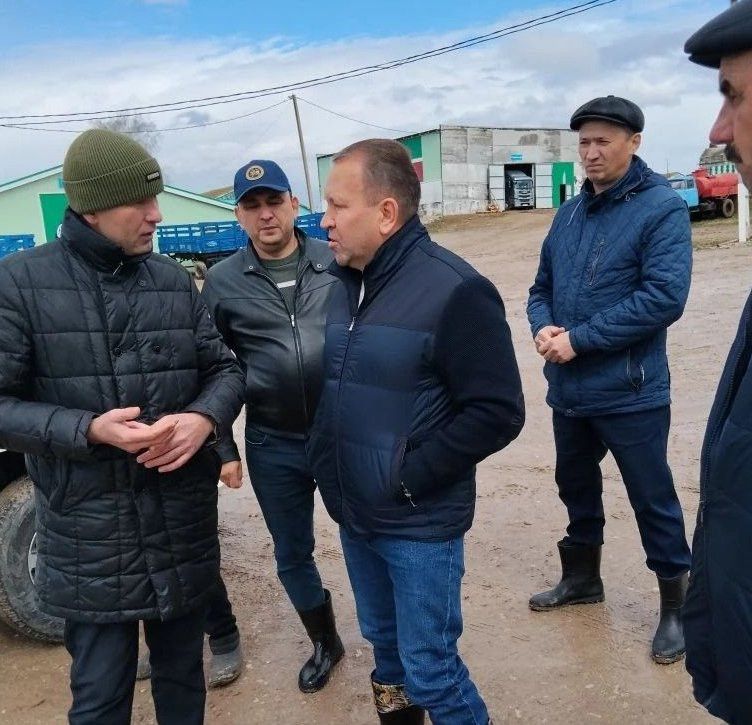 Арча районы башлыгы язгы кыр эшләренә әзерлекне  тикшерде