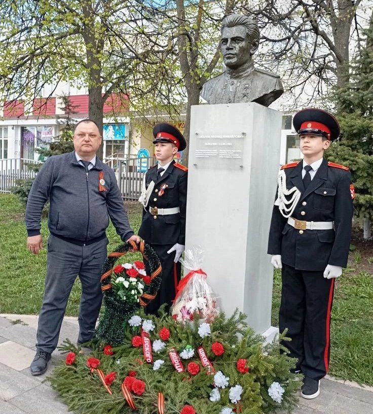 Сотрудники Арского территориального органа поздравили ветеранов с Днём Победы