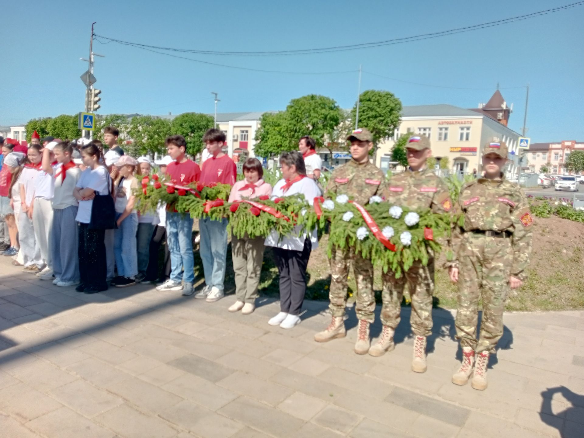 Пионерия көнен билгеләп үттеләр