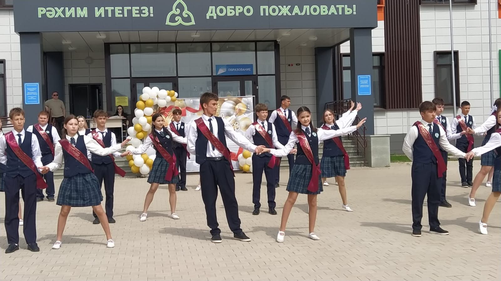 Бүген мәктәпләрдә Соңгы кыңгырау чыңлады