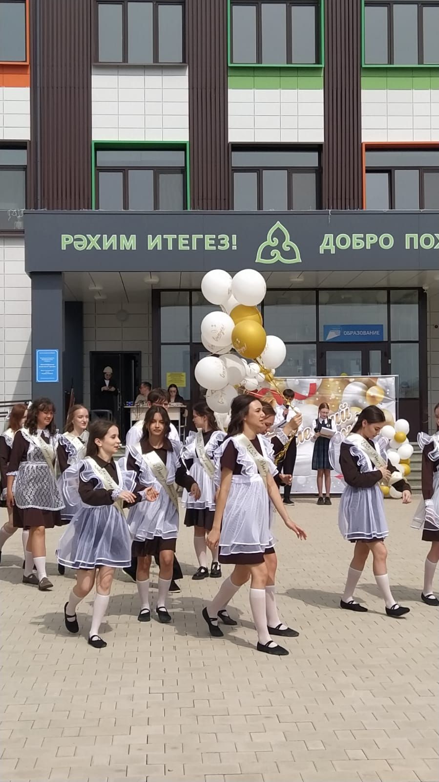Бүген мәктәпләрдә Соңгы кыңгырау чыңлады