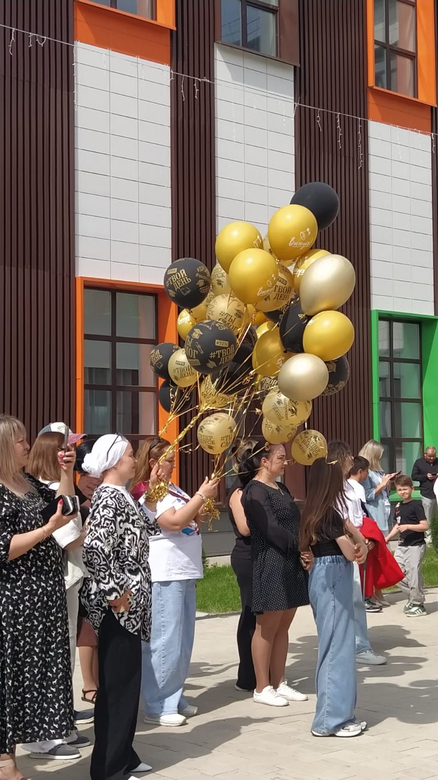 Бүген мәктәпләрдә Соңгы кыңгырау чыңлады