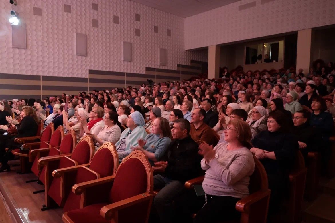 Арча сәхнәсендә премьера: «Яучылар» комедиясе зур уңыш белән үтте