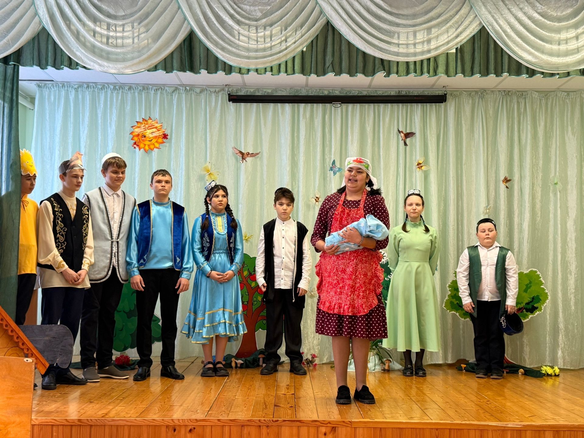 Яңа Кенәр интернат-мәктәбендә тәрбияләнүчеләр Тукай әкиятләрен тәкъдим иттеләр