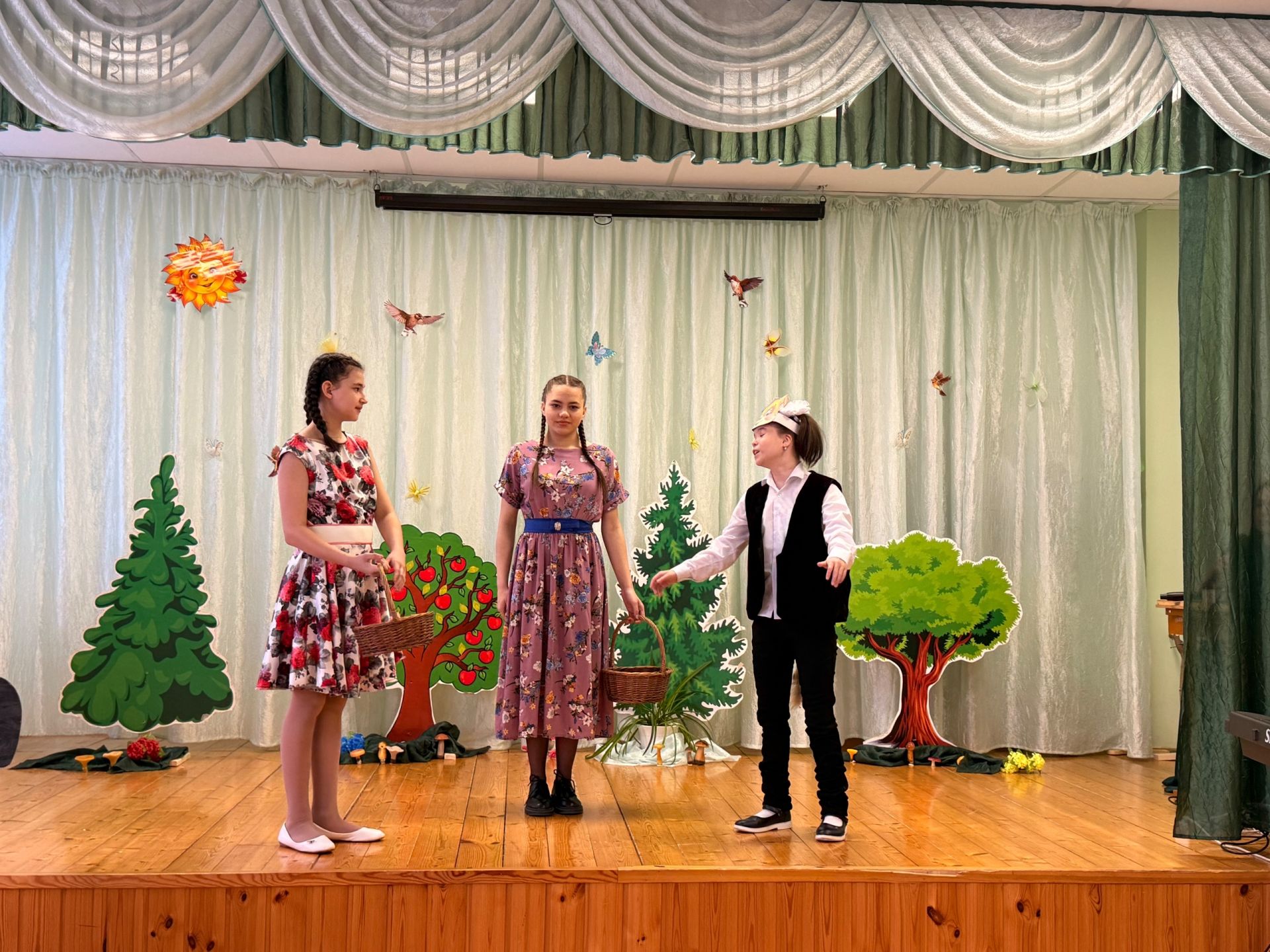 Яңа Кенәр интернат-мәктәбендә тәрбияләнүчеләр Тукай әкиятләрен тәкъдим иттеләр