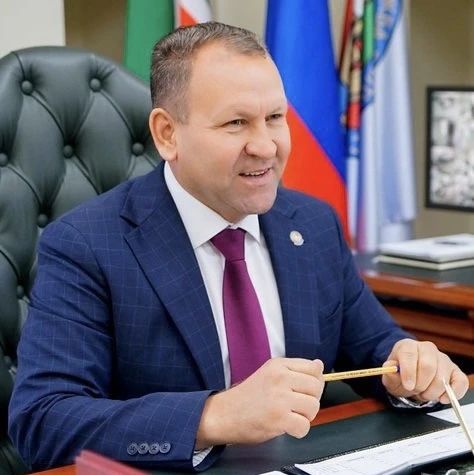 Район башлыгы Алмаз Хисаметдинов медицина хезмәткәрләрен һөнәри бәйрәмнәре белән котлады