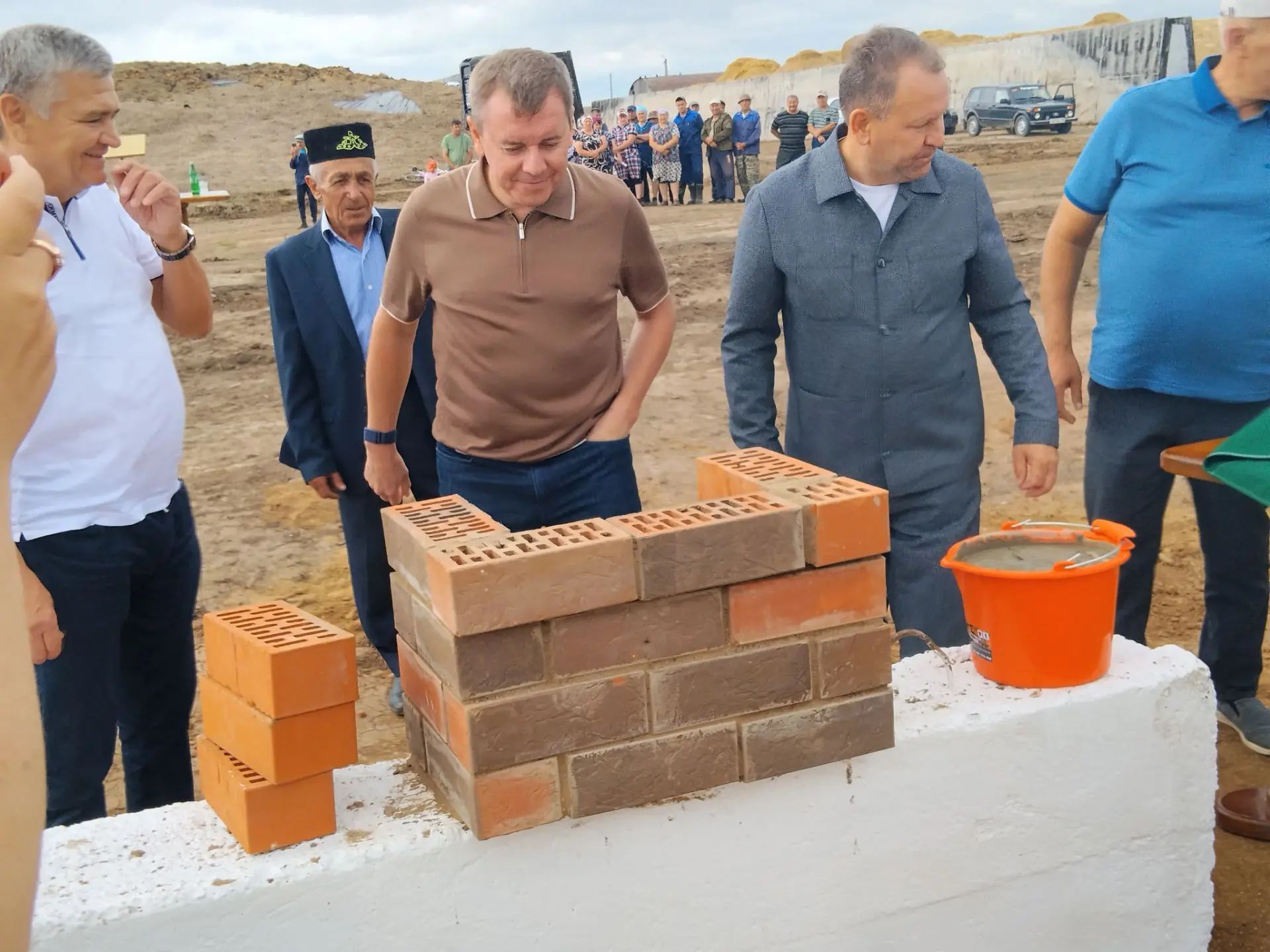 Сөтчелек комплексларының нигез ташларын салдылар
