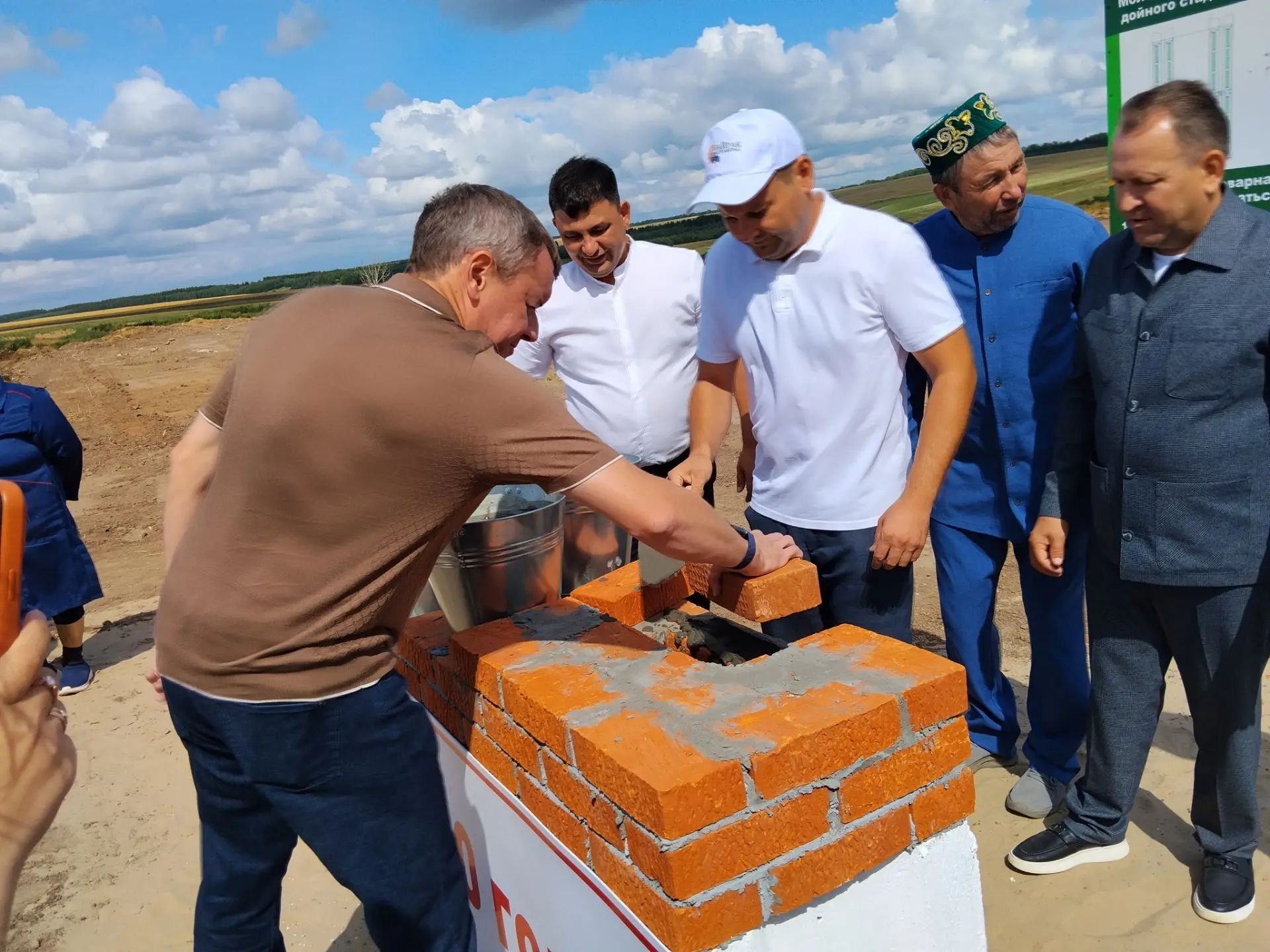 Сөтчелек комплексларының нигез ташларын салдылар