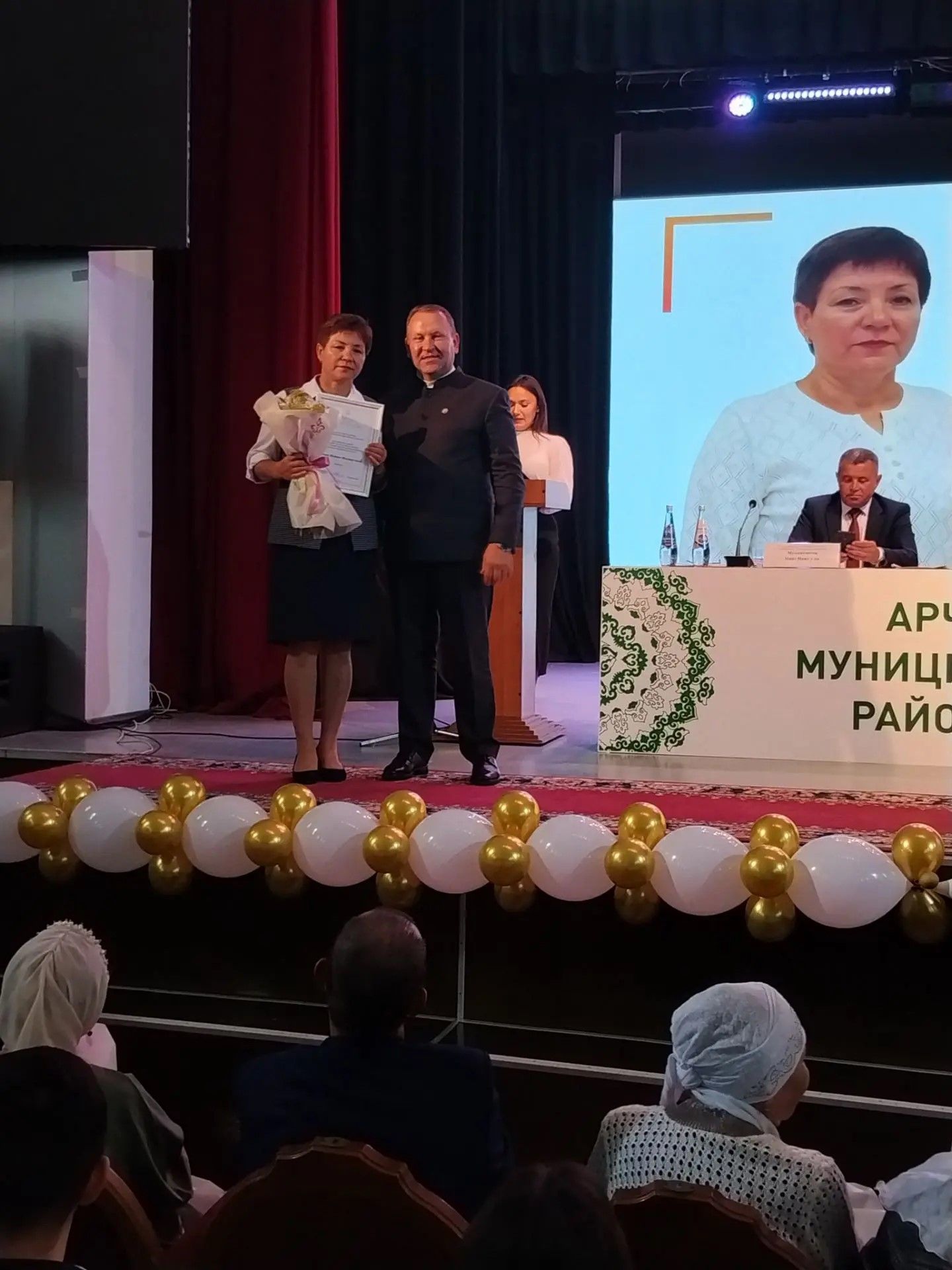 Арча районы мәгариф хезмәткәрләренә төрле бүләкләр тапшырылды