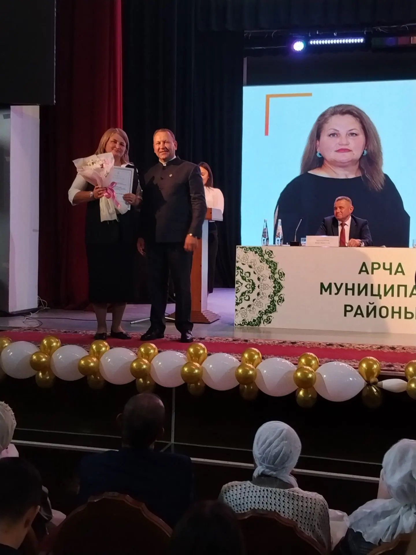 Арча районы мәгариф хезмәткәрләренә төрле бүләкләр тапшырылды