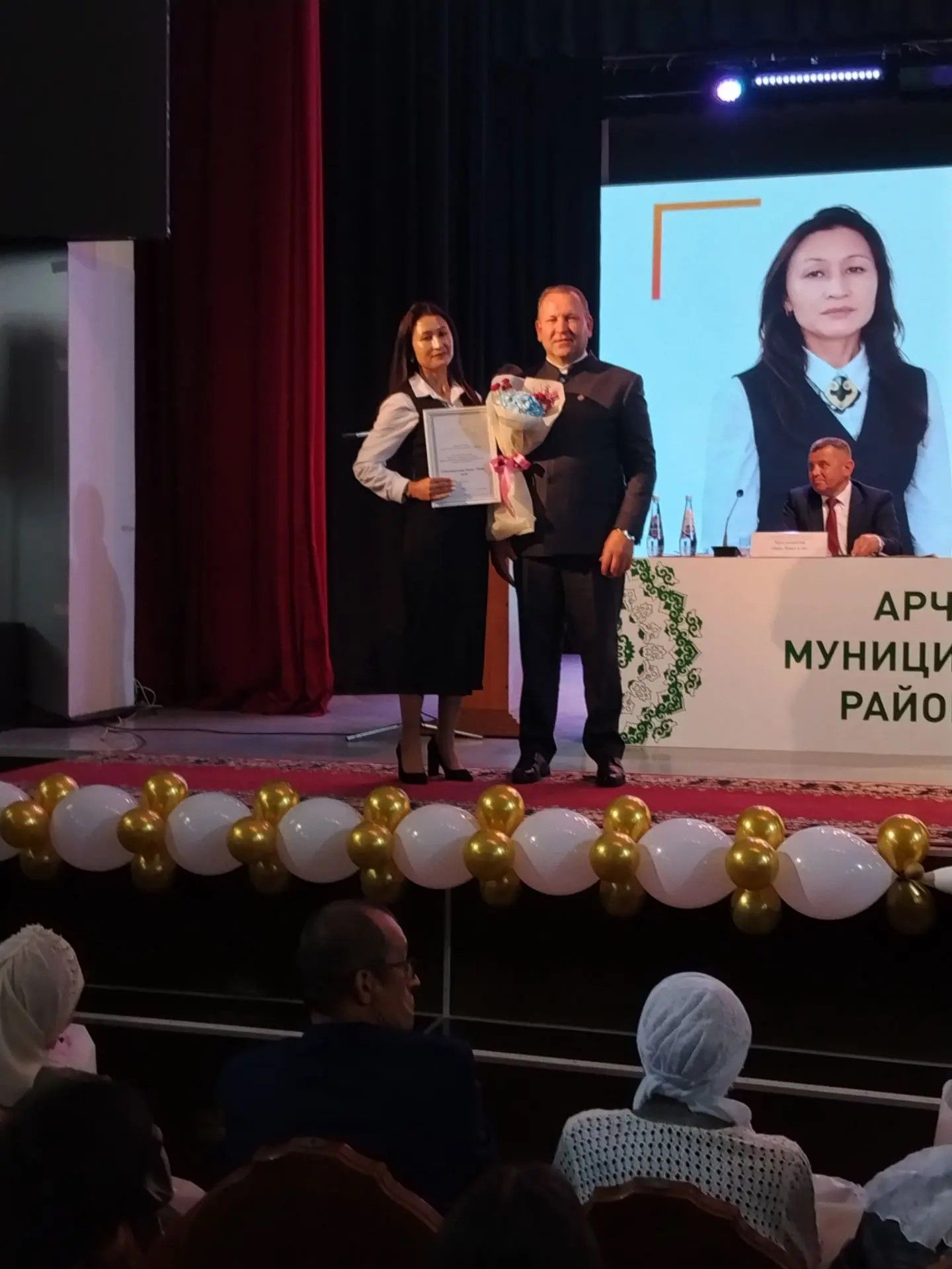 Арча районы мәгариф хезмәткәрләренә төрле бүләкләр тапшырылды