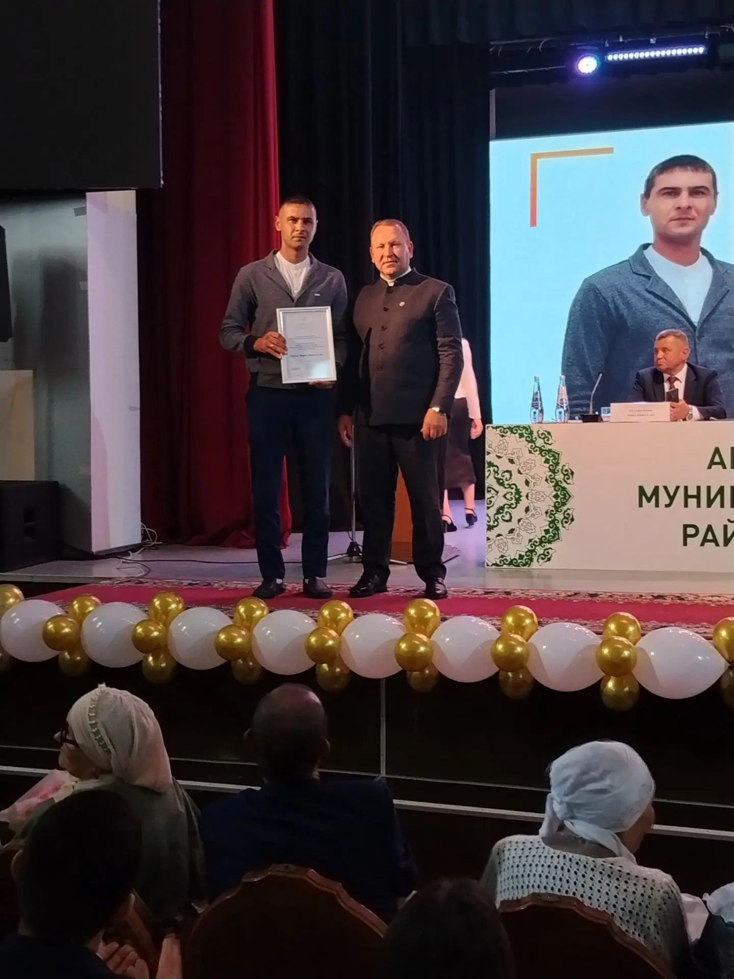 Арча районы мәгариф хезмәткәрләренә төрле бүләкләр тапшырылды