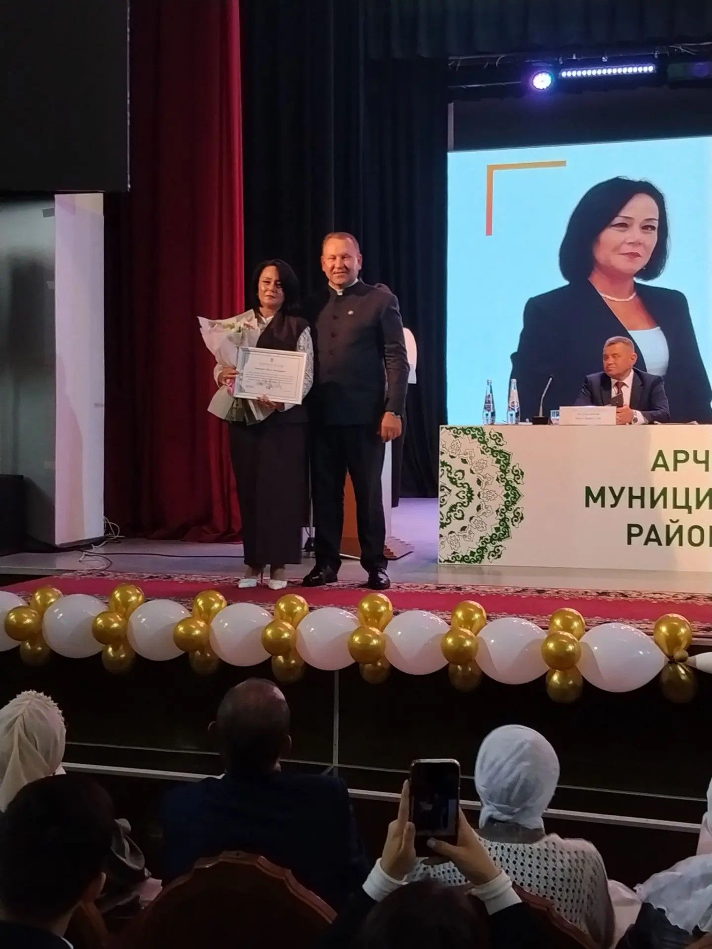 Арча районы мәгариф хезмәткәрләренә төрле бүләкләр тапшырылды