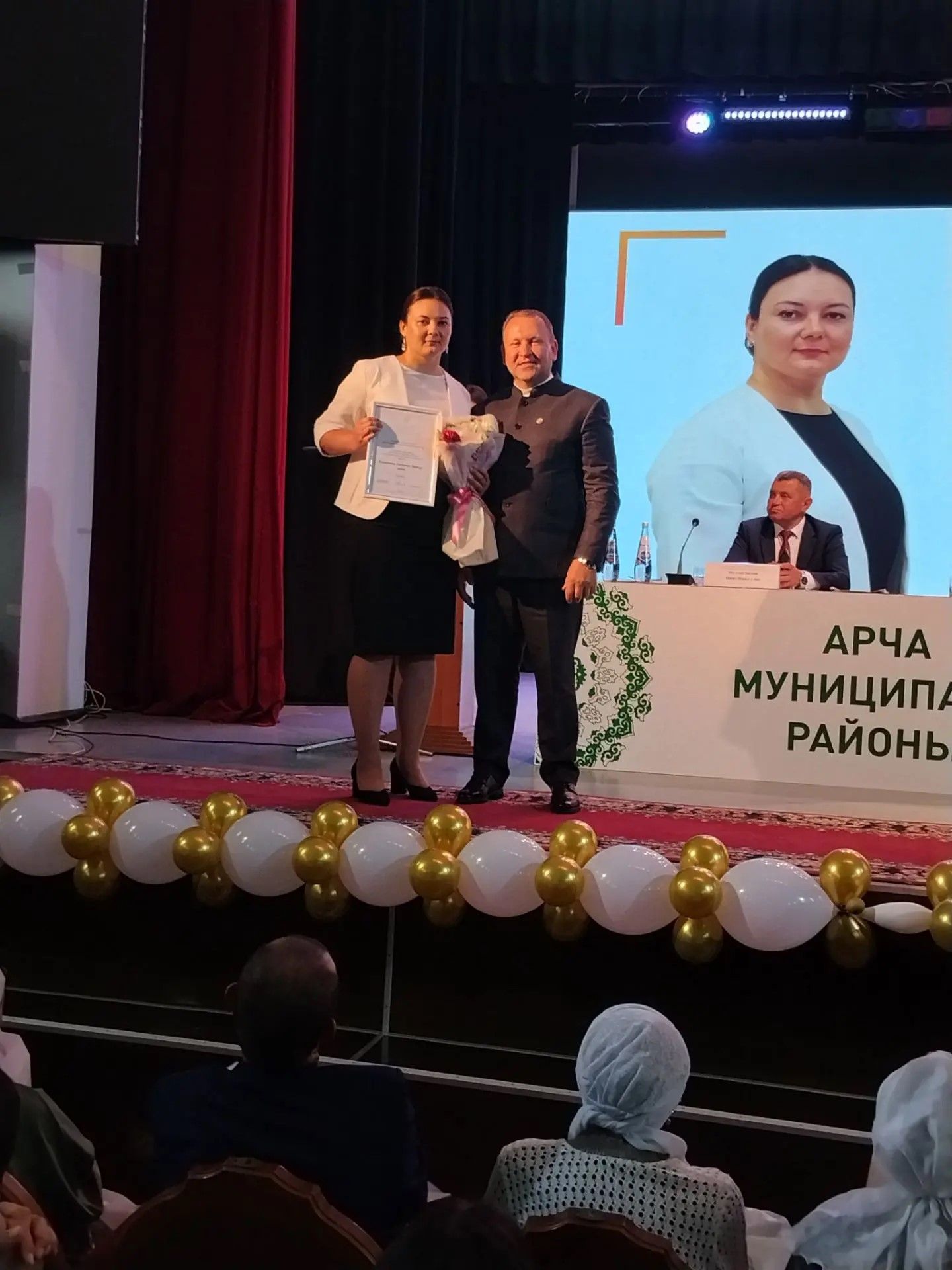 Арча районы мәгариф хезмәткәрләренә төрле бүләкләр тапшырылды