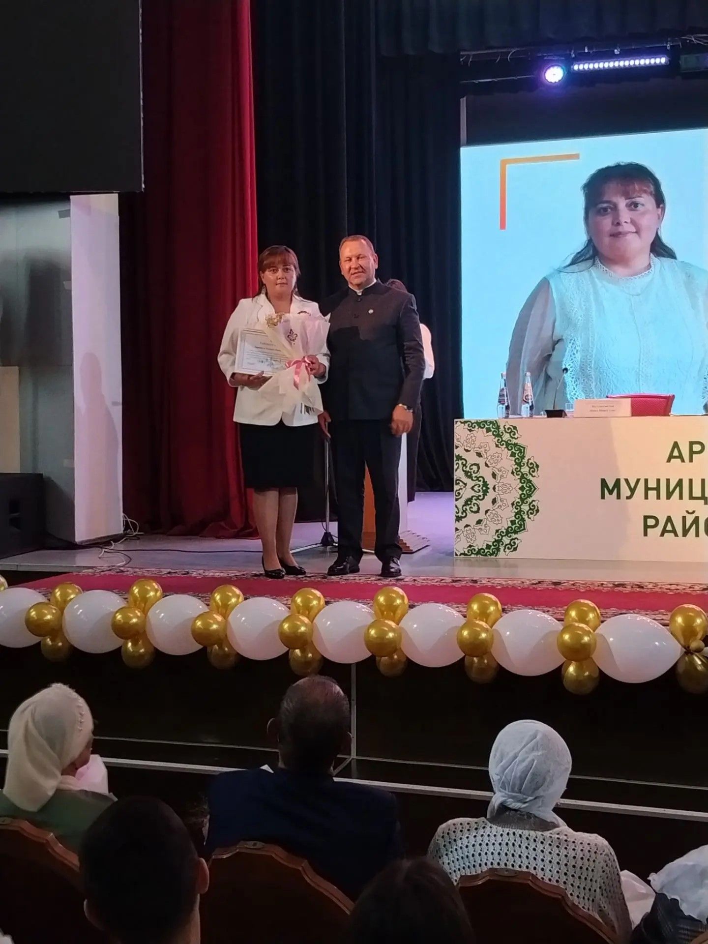 Арча районы мәгариф хезмәткәрләренә төрле бүләкләр тапшырылды