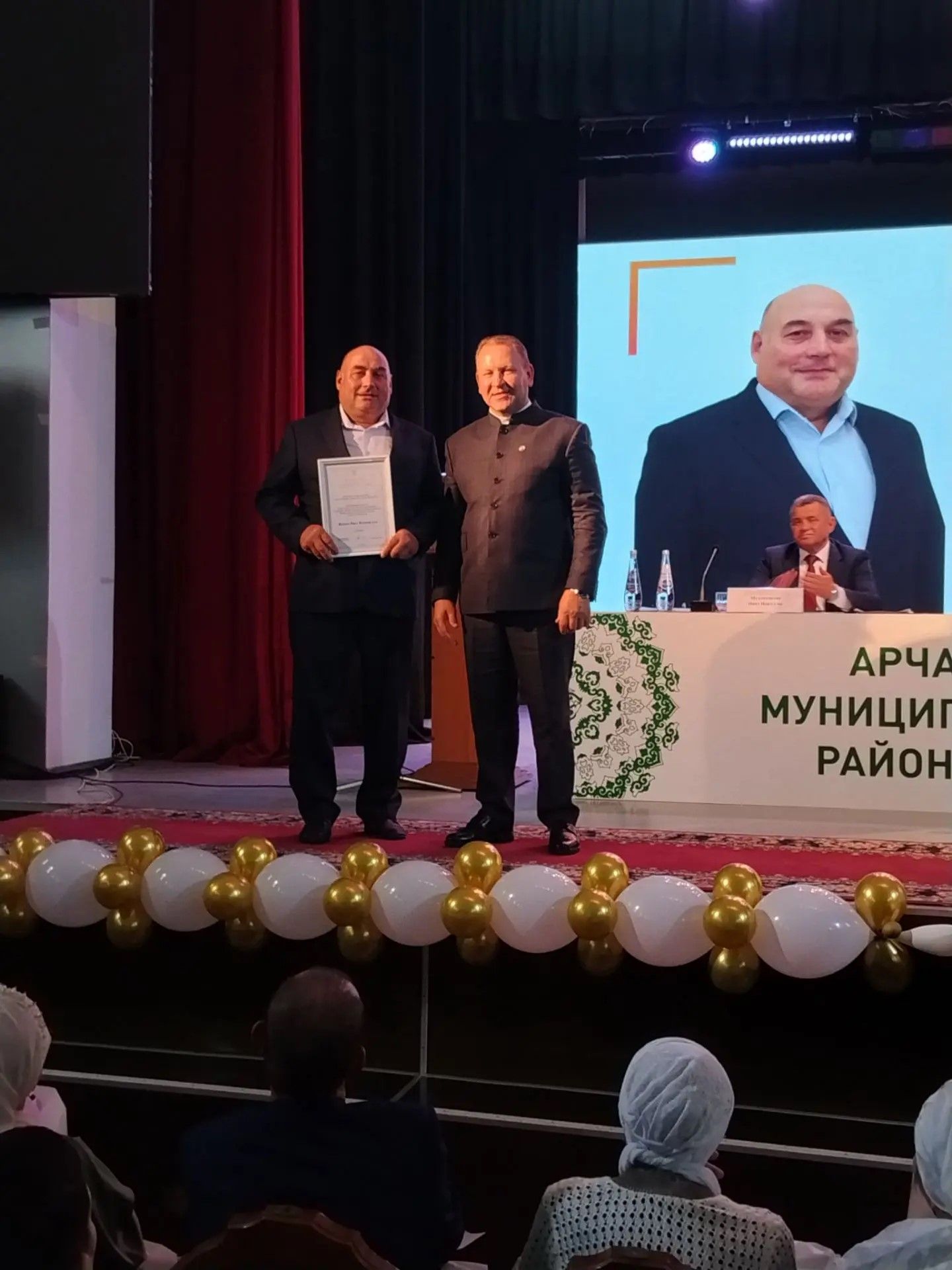 Арча районы мәгариф хезмәткәрләренә төрле бүләкләр тапшырылды