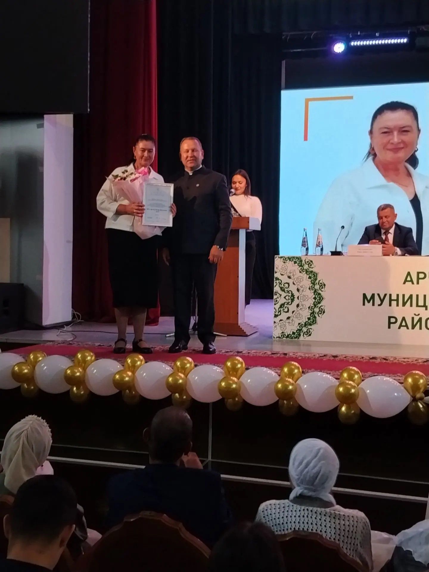 Арча районы мәгариф хезмәткәрләренә төрле бүләкләр тапшырылды