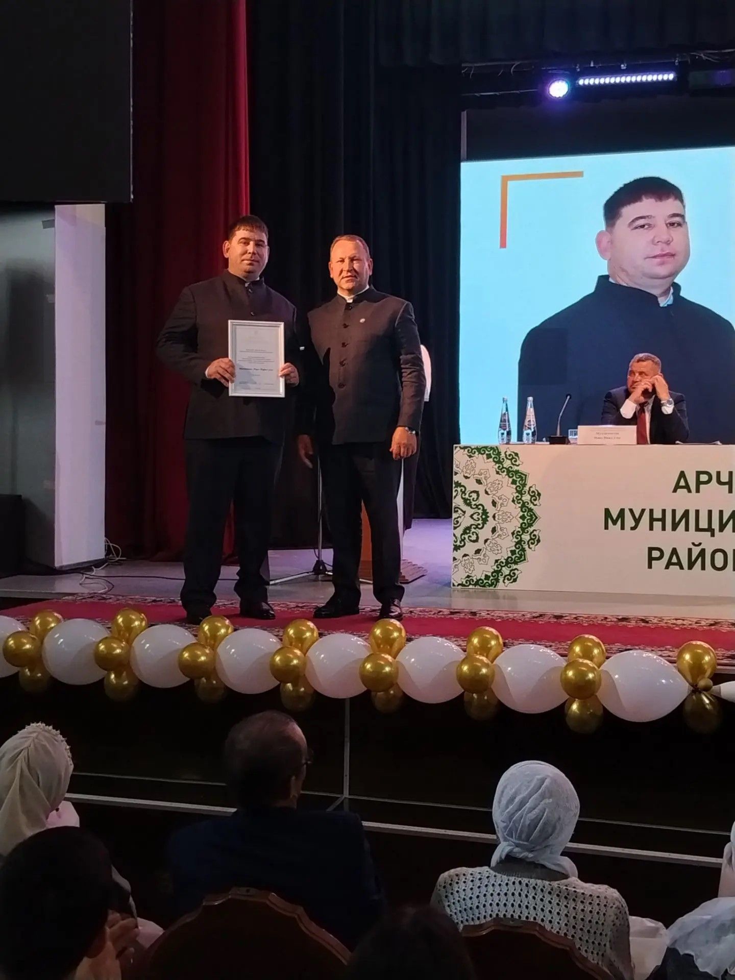 Арча районы мәгариф хезмәткәрләренә төрле бүләкләр тапшырылды