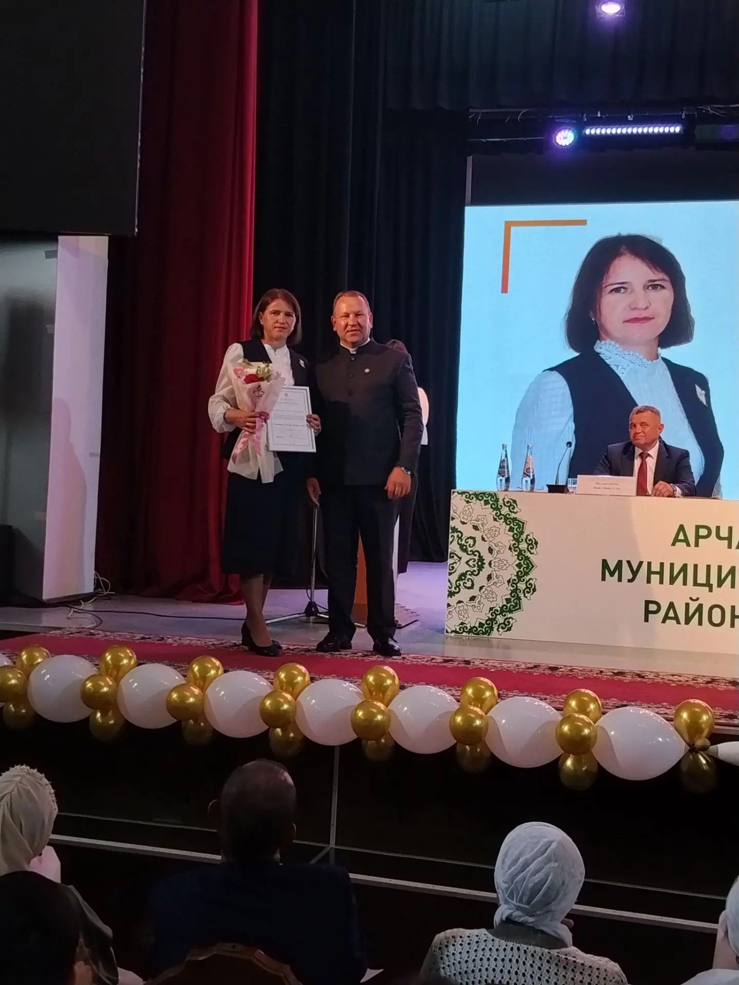 Арча районы мәгариф хезмәткәрләренә төрле бүләкләр тапшырылды
