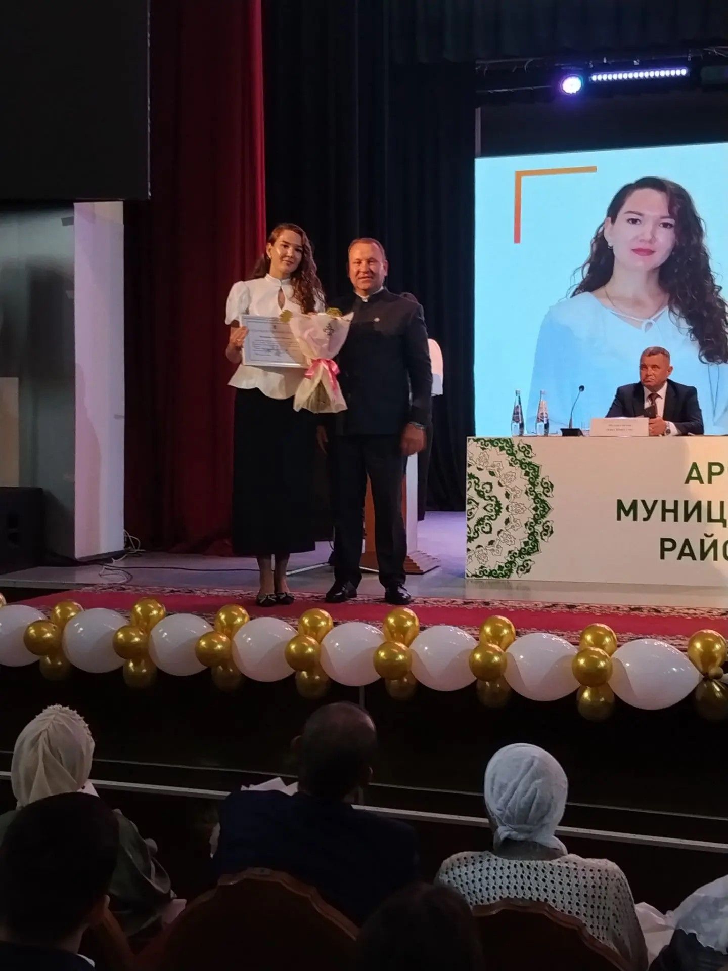 Арча районы мәгариф хезмәткәрләренә төрле бүләкләр тапшырылды