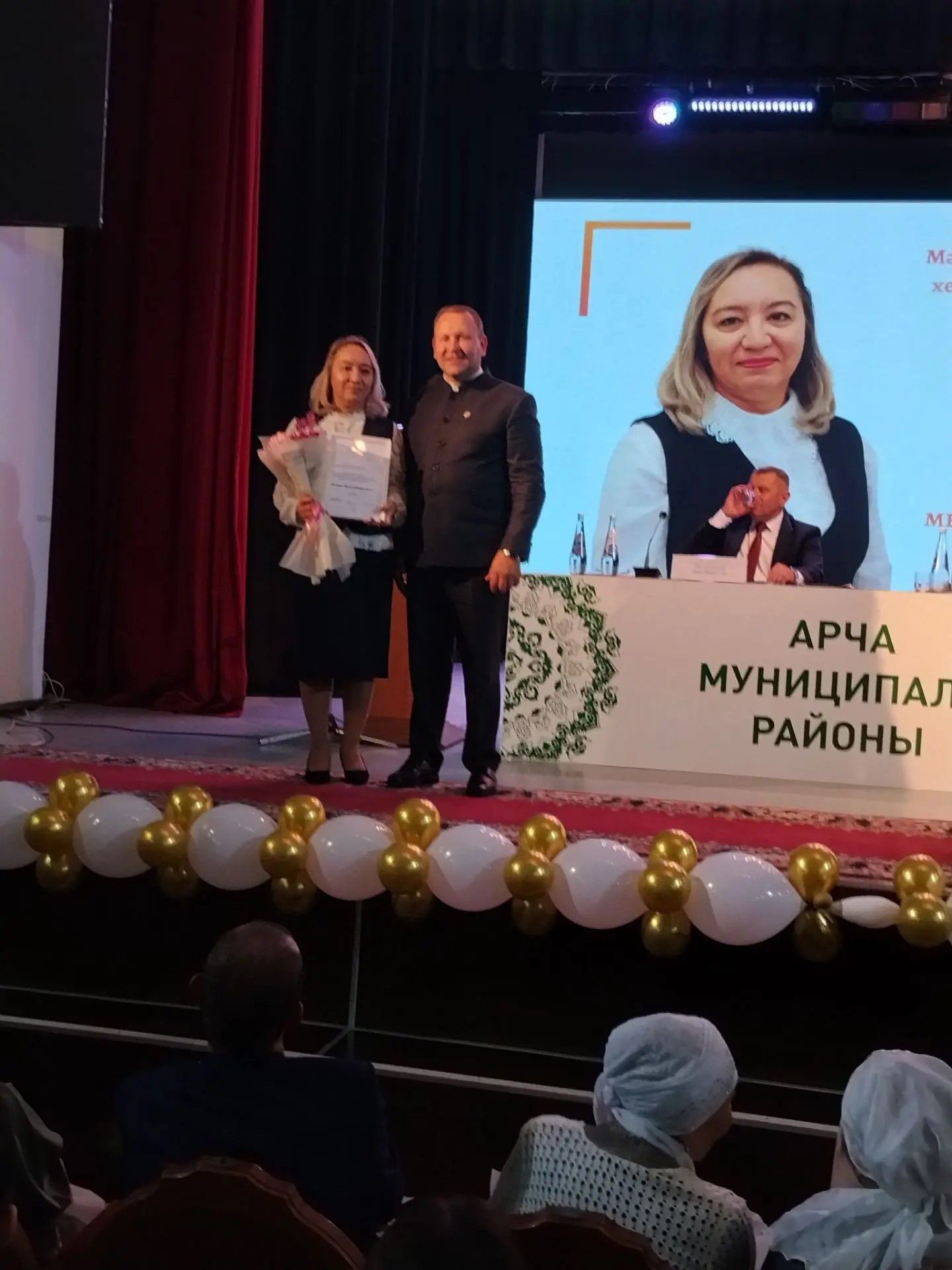 Арча районы мәгариф хезмәткәрләренә төрле бүләкләр тапшырылды