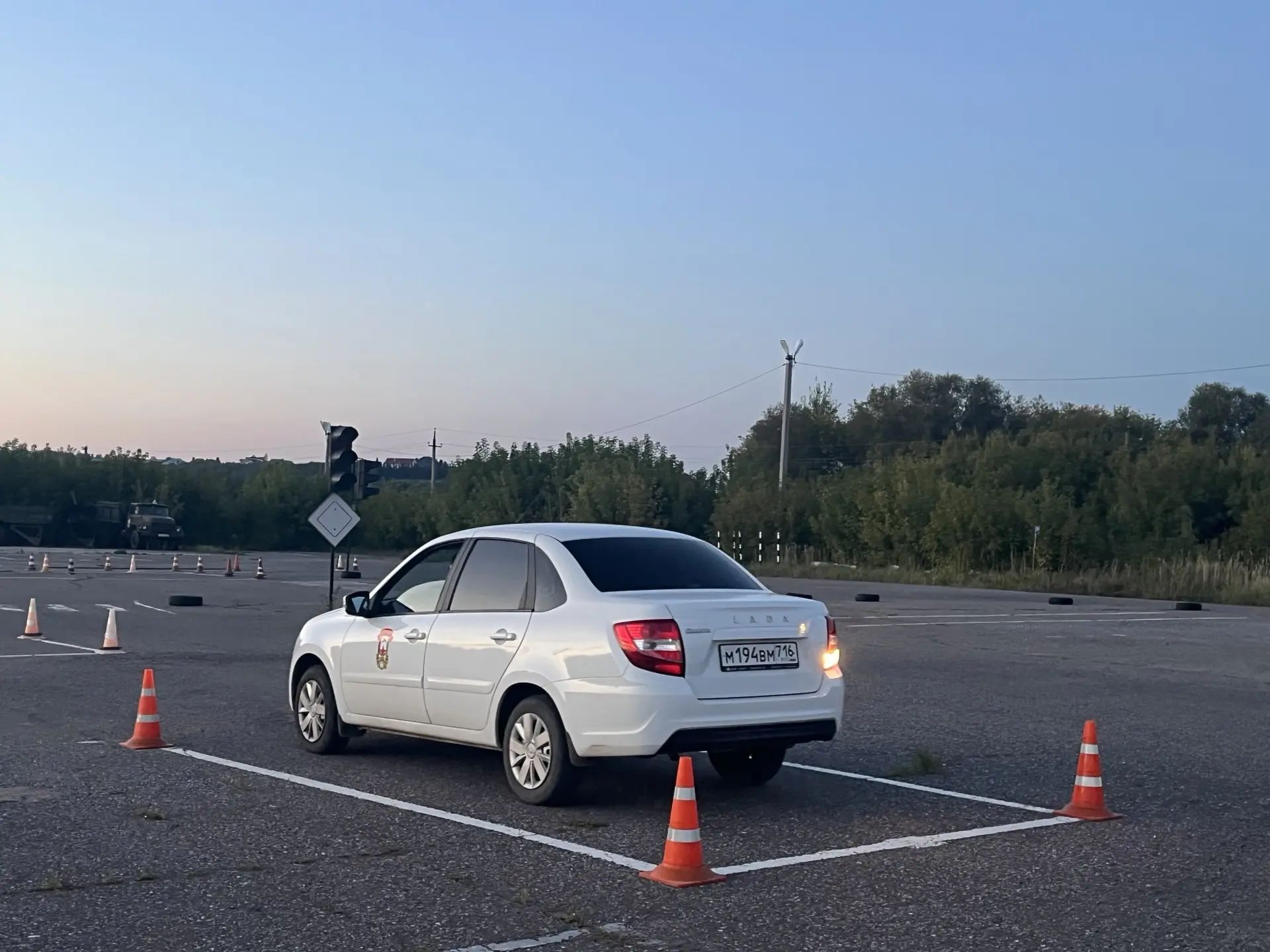 Арчада яшь автомобиль йөртүчеләр көч сынашты